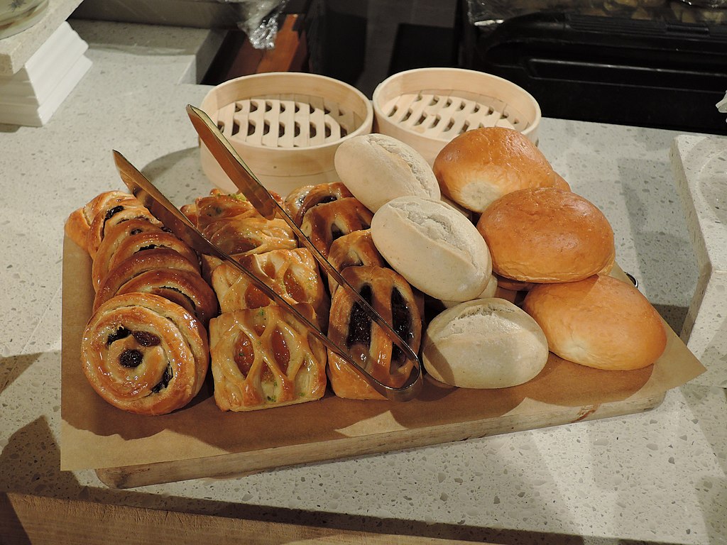1024Px-Bread Platter In Buffet Restaurant