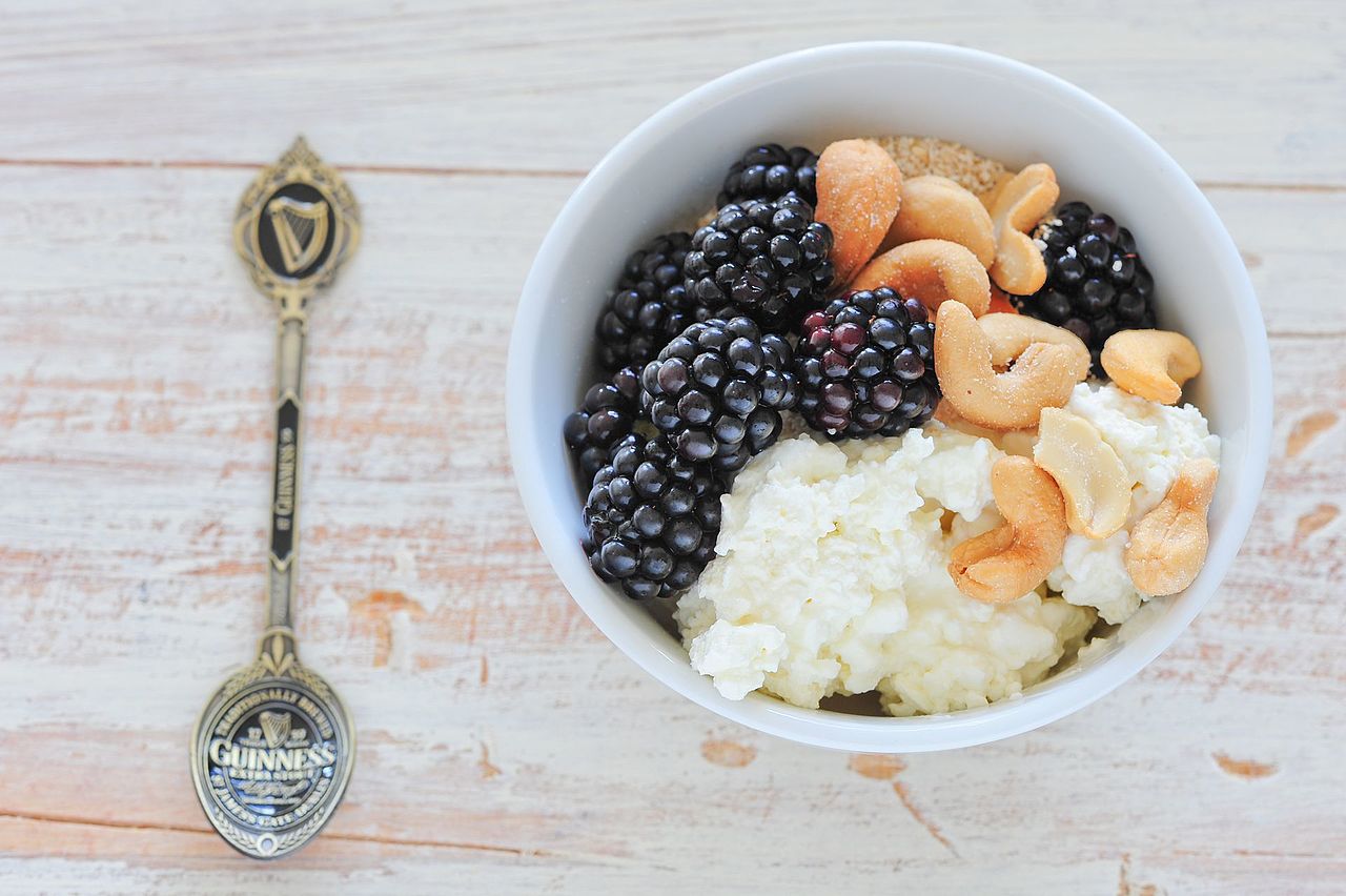 10. Cottage Cheese With Blackberries & Cashews (6902905454)