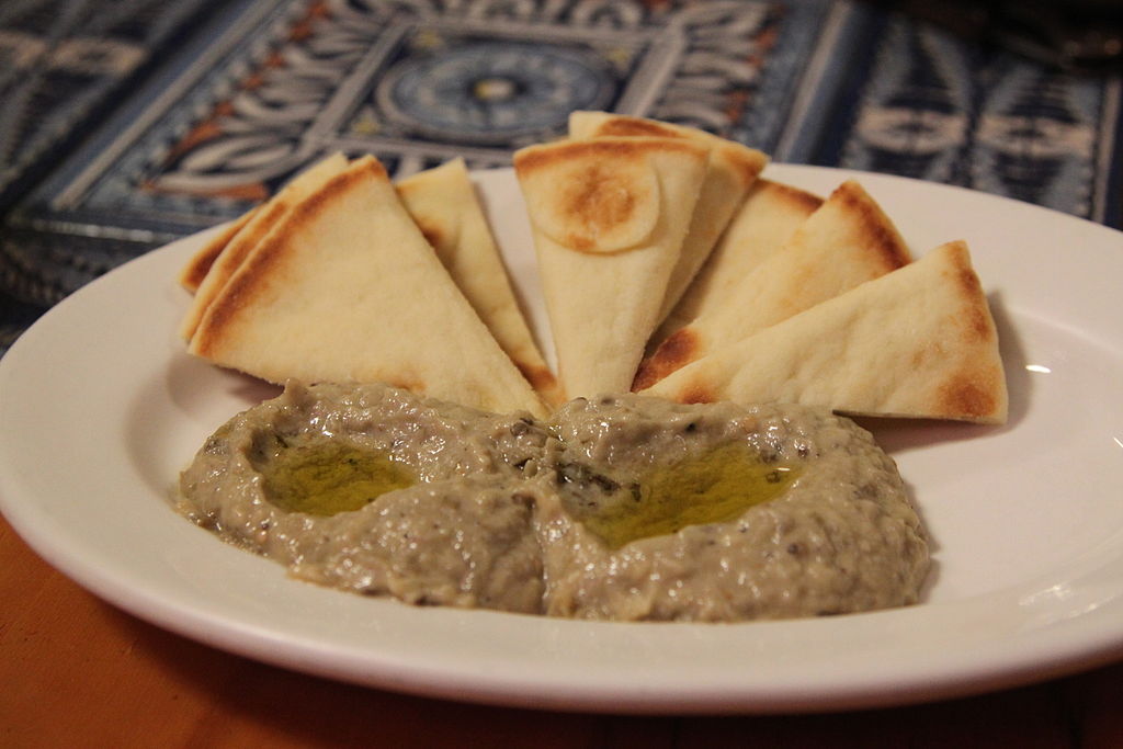 1024Px-Baba Ganoush And Pita