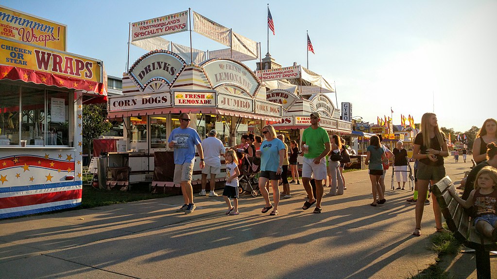 1024Px-Seeing Some Foot-Long Shadows At The Ia State Fair! (20502052906)