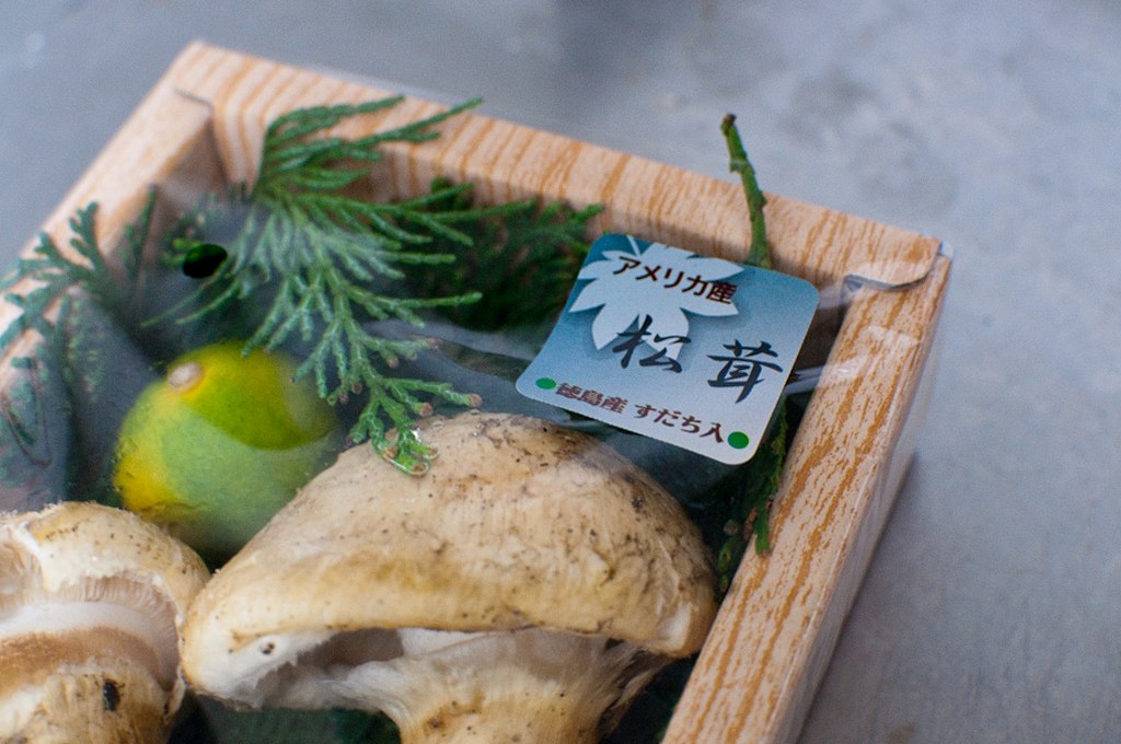 1024Px-American Matsutake Mushroom With Tokushiman Sudachi In 2009