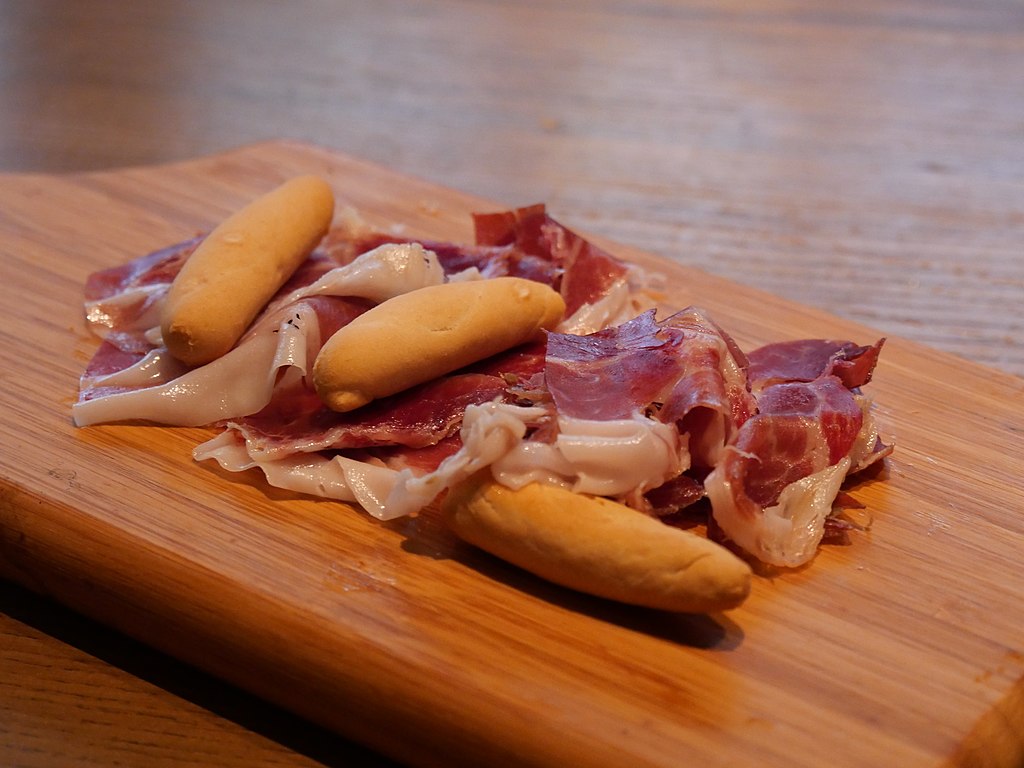 1024Px-Iberian Ham Plate With Biscult