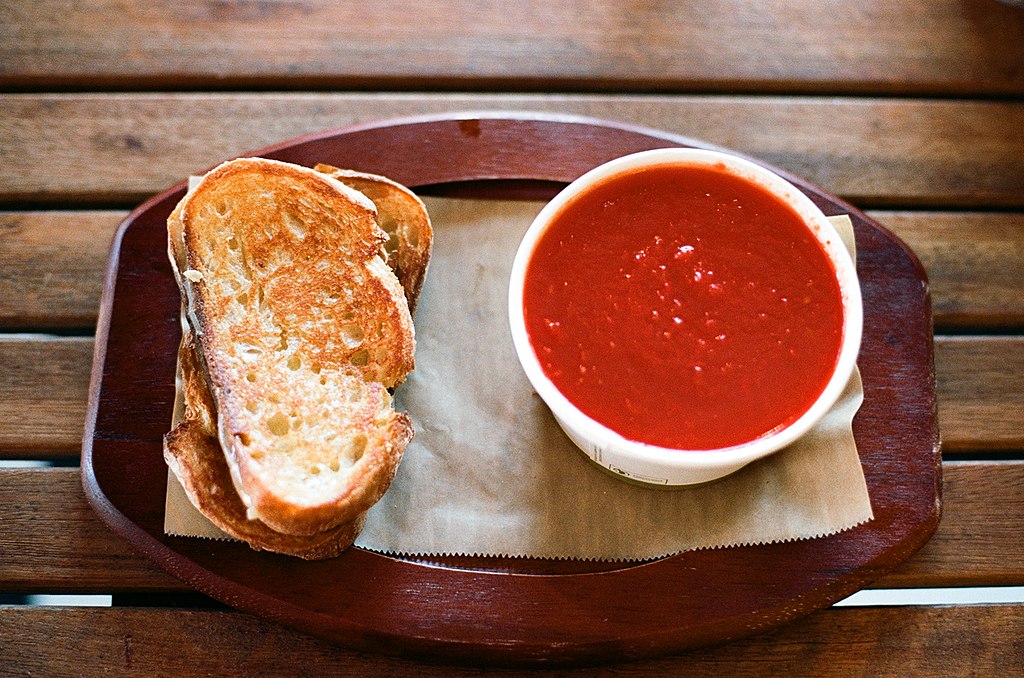 1024Px-Grilled Cheese And Tomato Soup (5899244194)