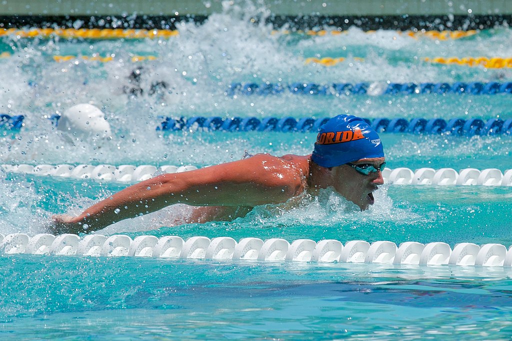 1024Px-Ryan Lochte Winning In 100M Butterfly (9001312259)
