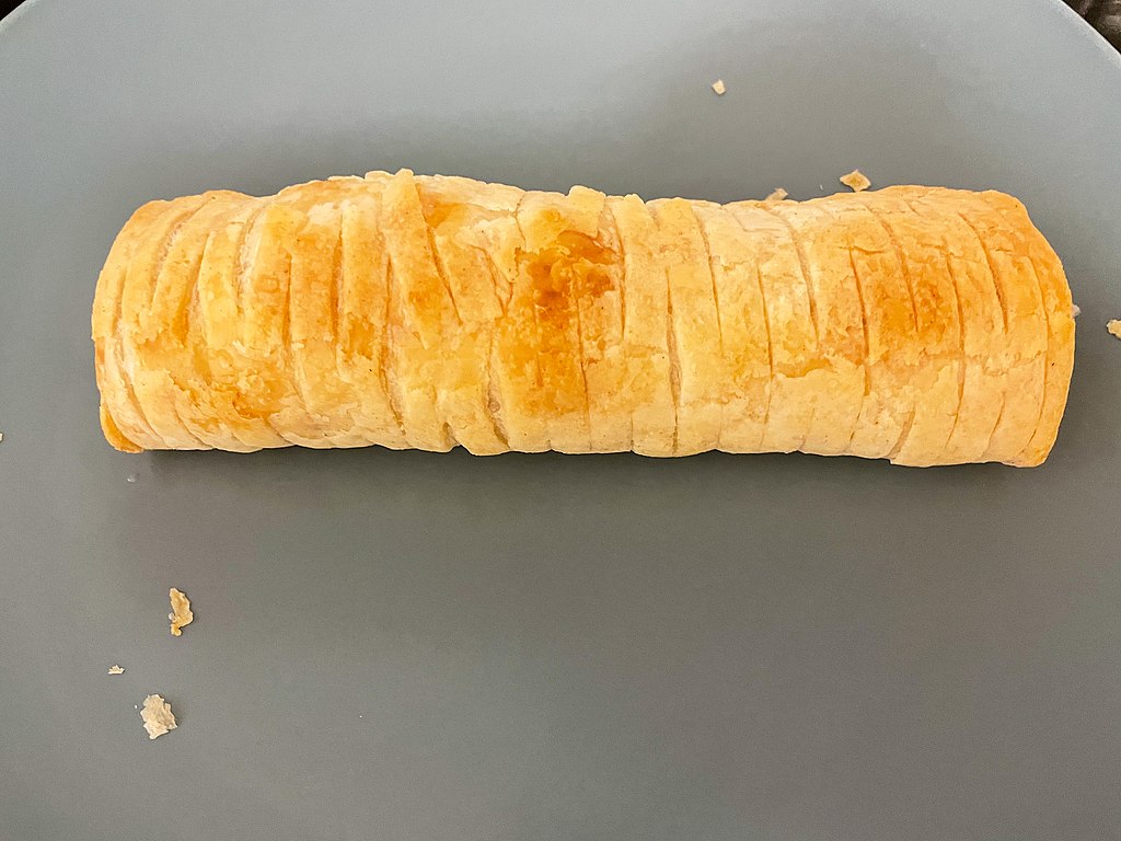 1024Px-Gregg's Meat-Free Sausage Roll (Home-Baked) 2021 02