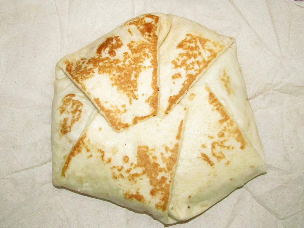 1024Px-Taco Bell Fritos Beefy Cheddar Crunch Wrap Slider Close Up (17659155574)