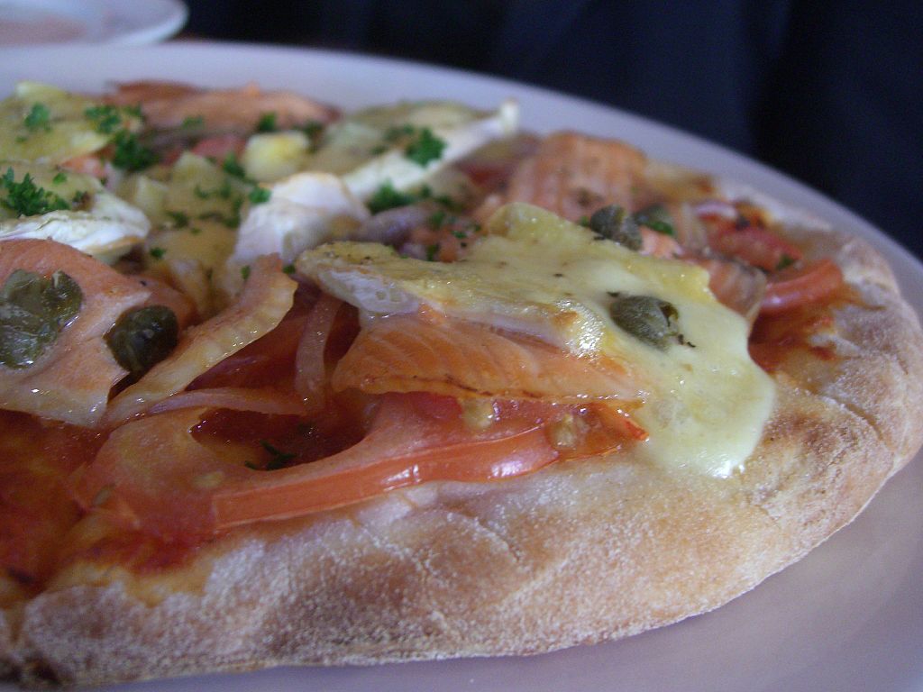1024Px-Smoked Salmon And Brie Pizza