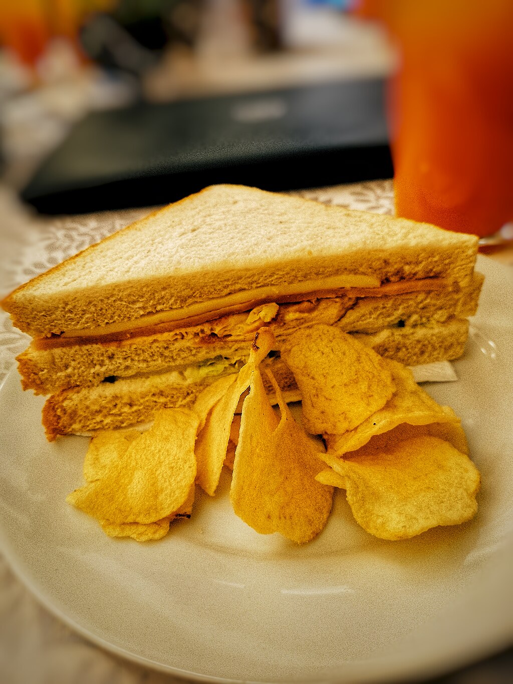 1024Px-Sandwich With Chips