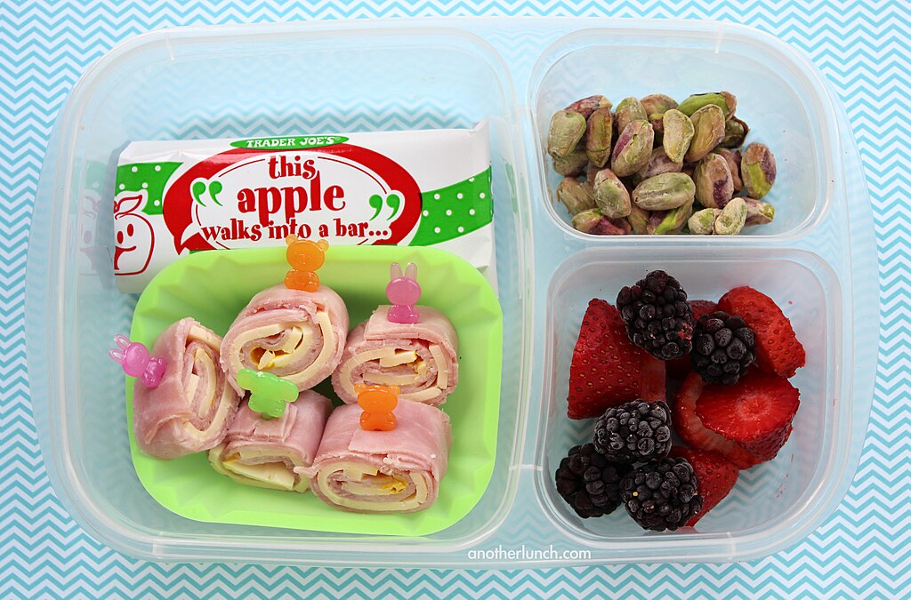 1024Px-Easylunchboxes Kindergarten Lunch - Deli Roll-Ups, Etc. (8716335940)