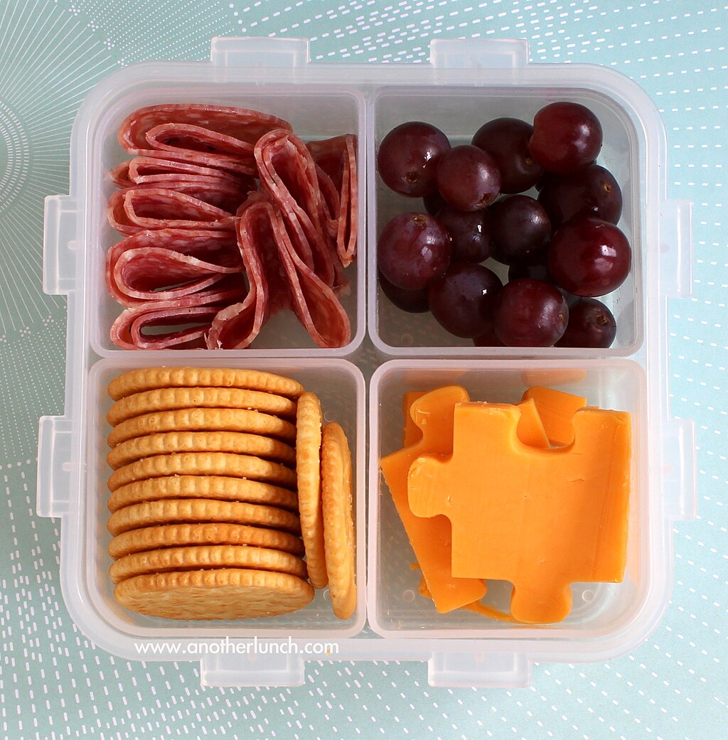 1024Px-Lock & Lock Bento Lunch With Puzzle Cheese And Crackers, Salami And Grapes (8614512841)