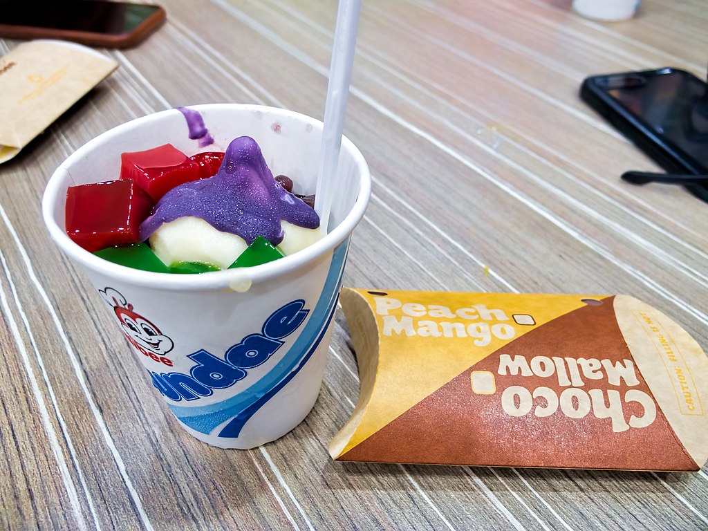 1024Px-Jollibee Halo-Halo And Peach Mango Pie