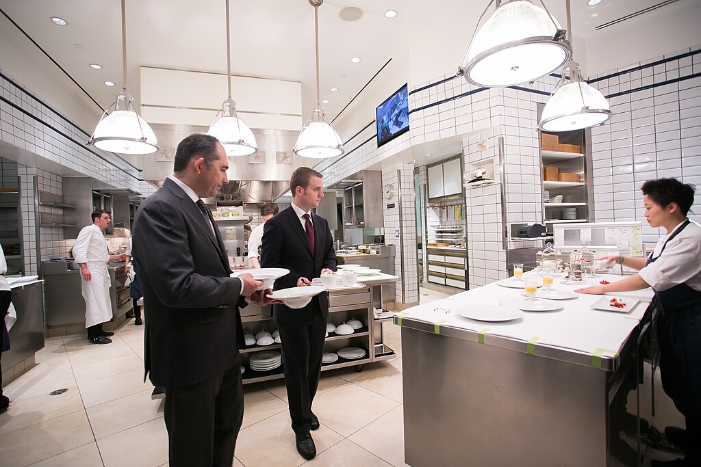 1024Px-Inside Per Se's Kitchen (9168962424)