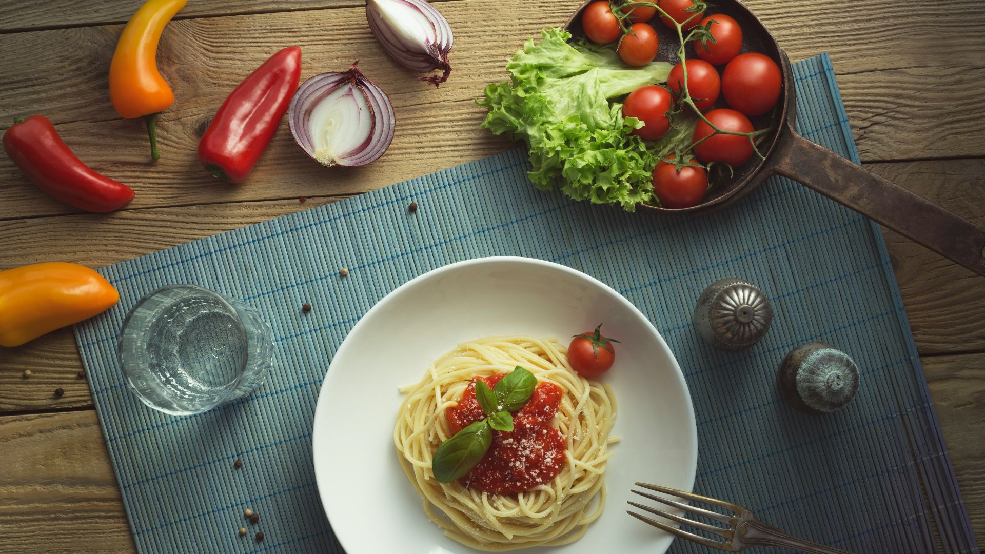 spaghetti on white ceramic plate