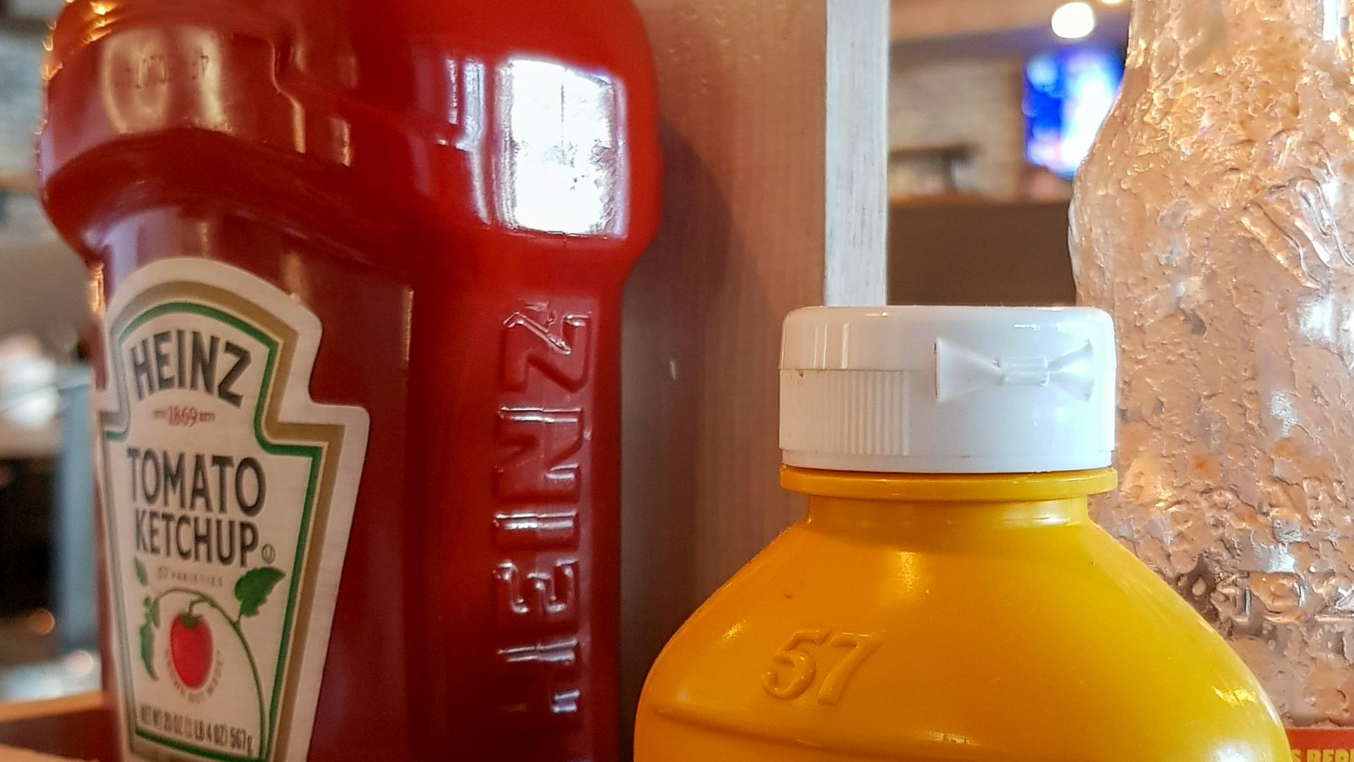 A wooden box filled with juice and condiments
