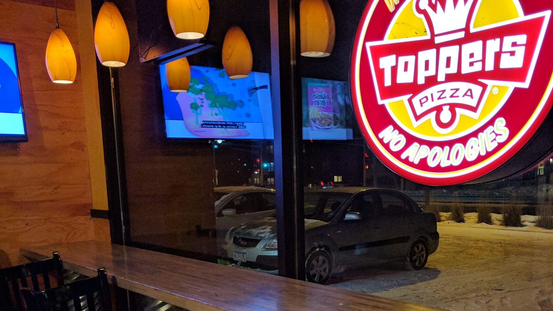 File:Toppers Pizza table.jpg