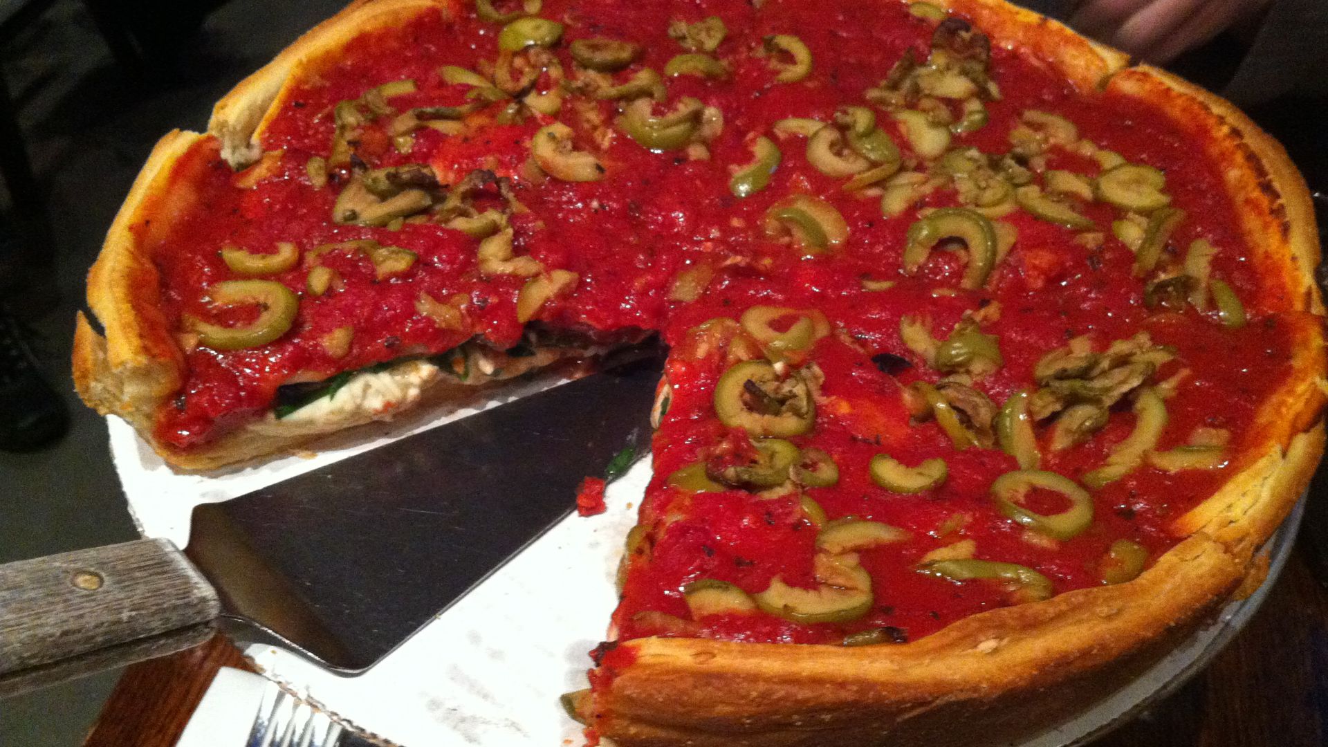 File:Paxtis Chicago Style Deep Dish Pizza.jpg