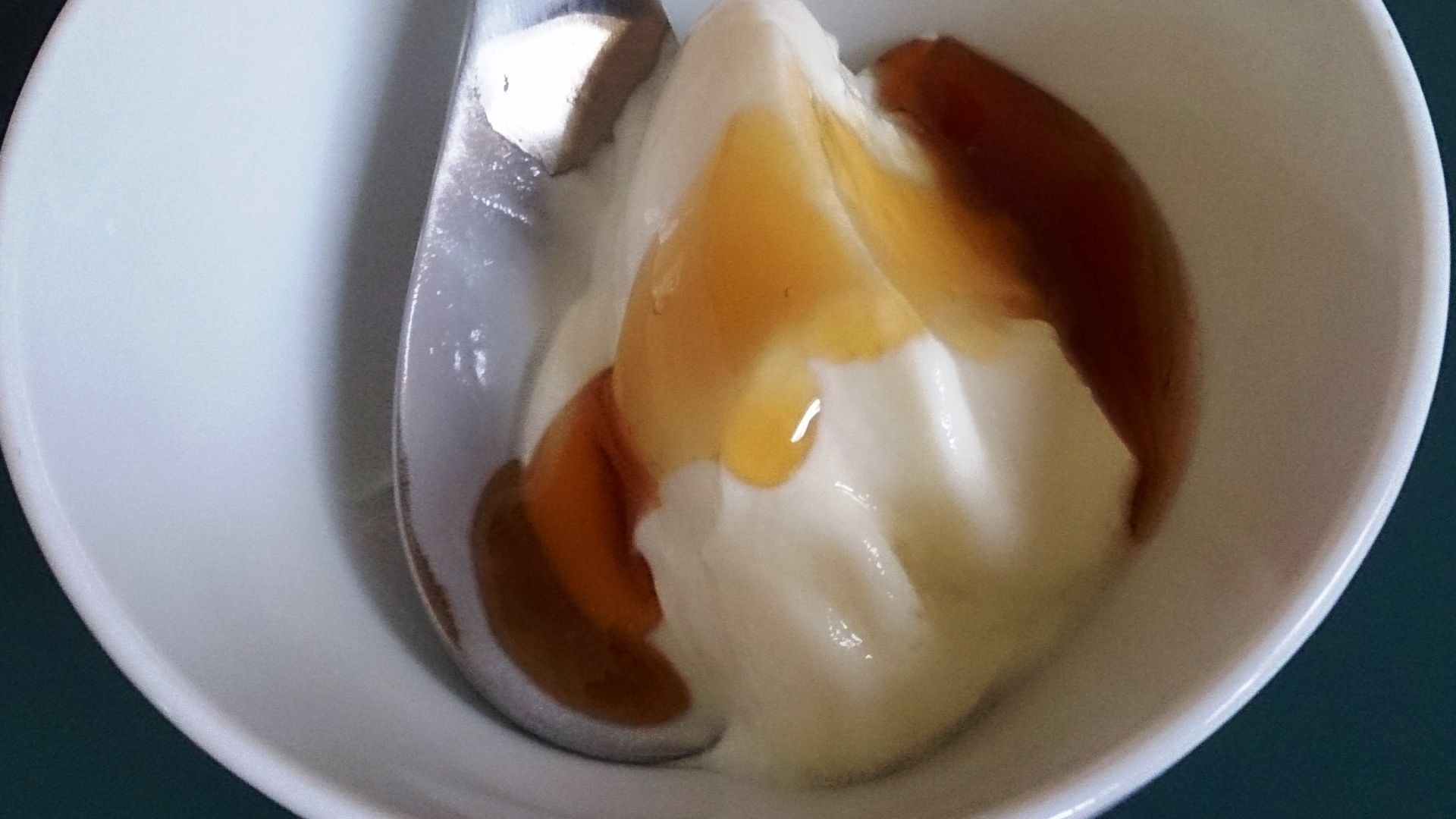 File:Greek yoghurt with honey.jpg