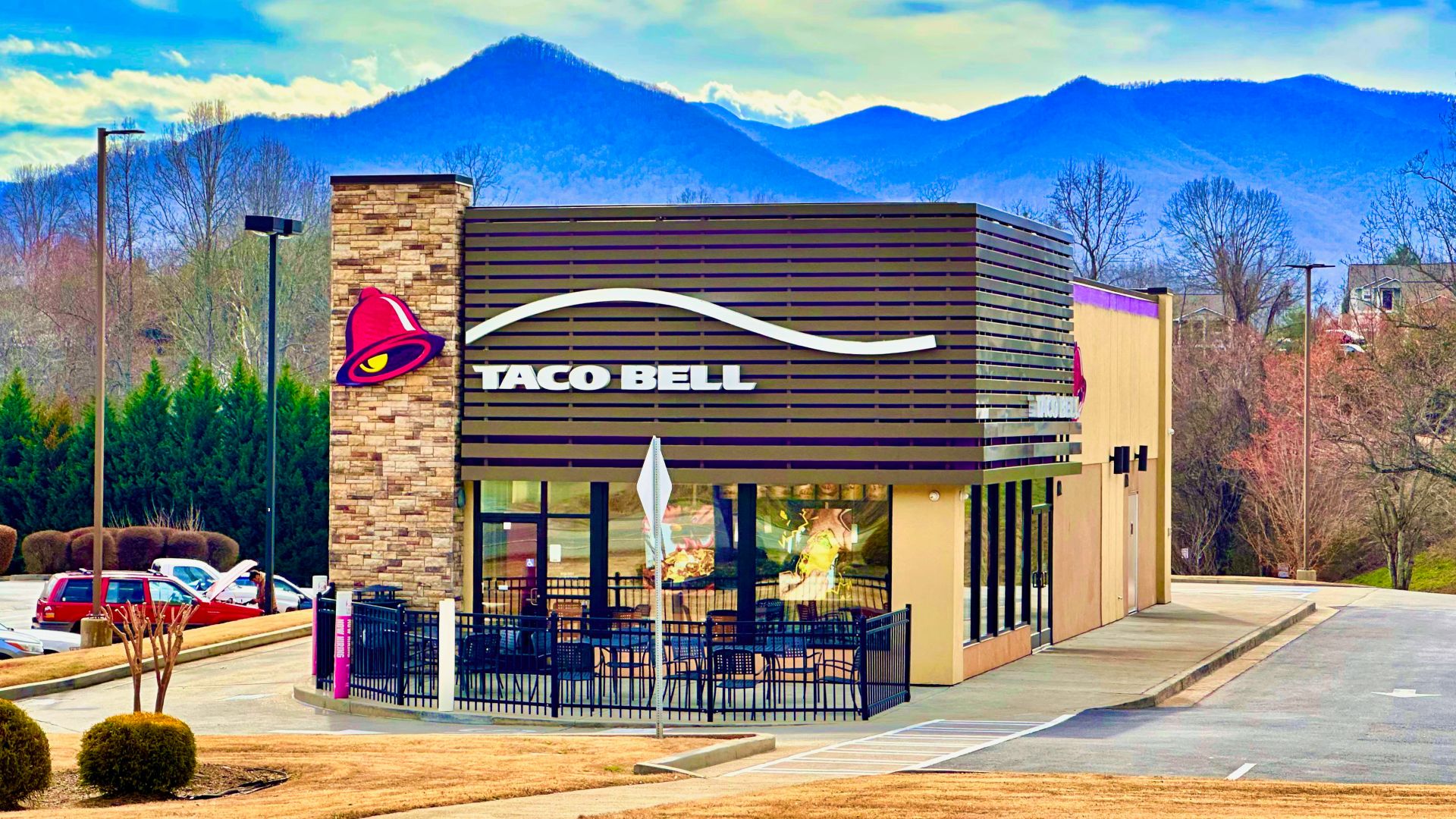 File:A modern Taco Bell restaurant in Hiawassee, Georgia.jpg
