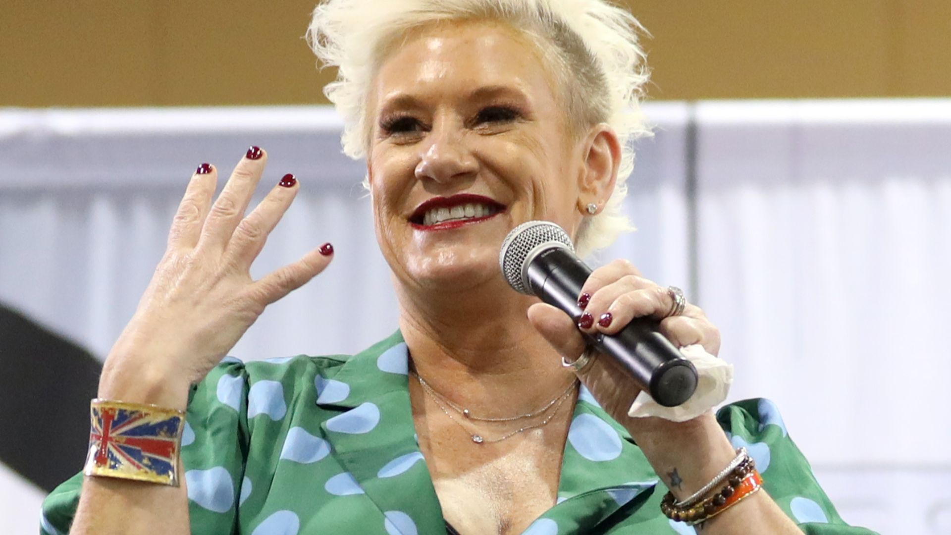 File:Anne Burrell by Gage Skidmore.jpg