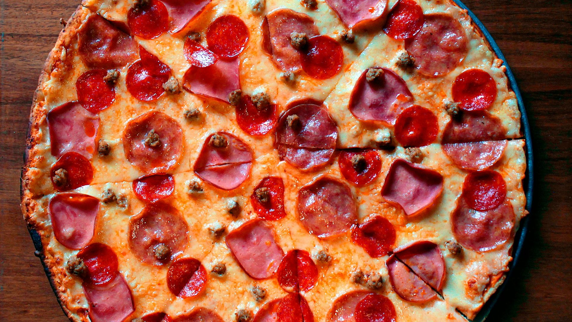 pizza with cheese and tomato