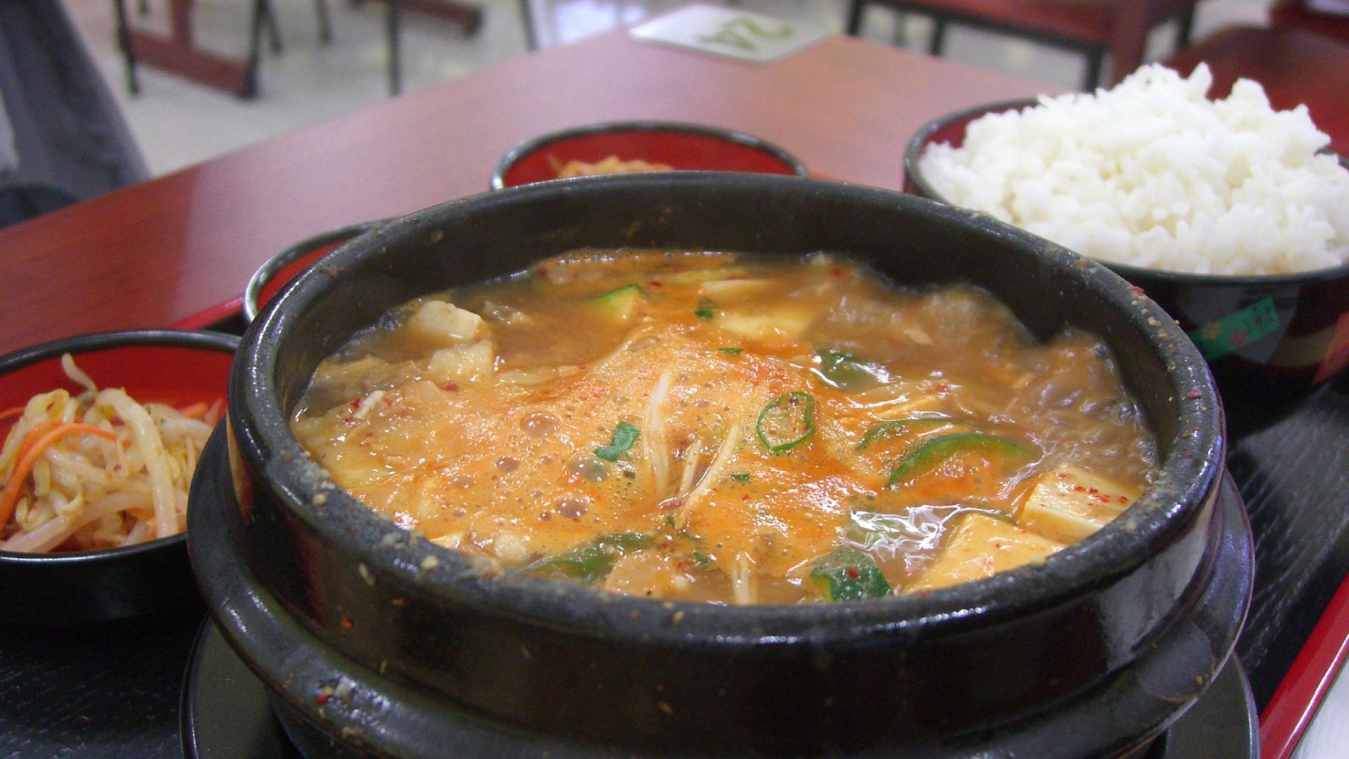 File:Korean stew-Doenjang jjigae-01.jpg