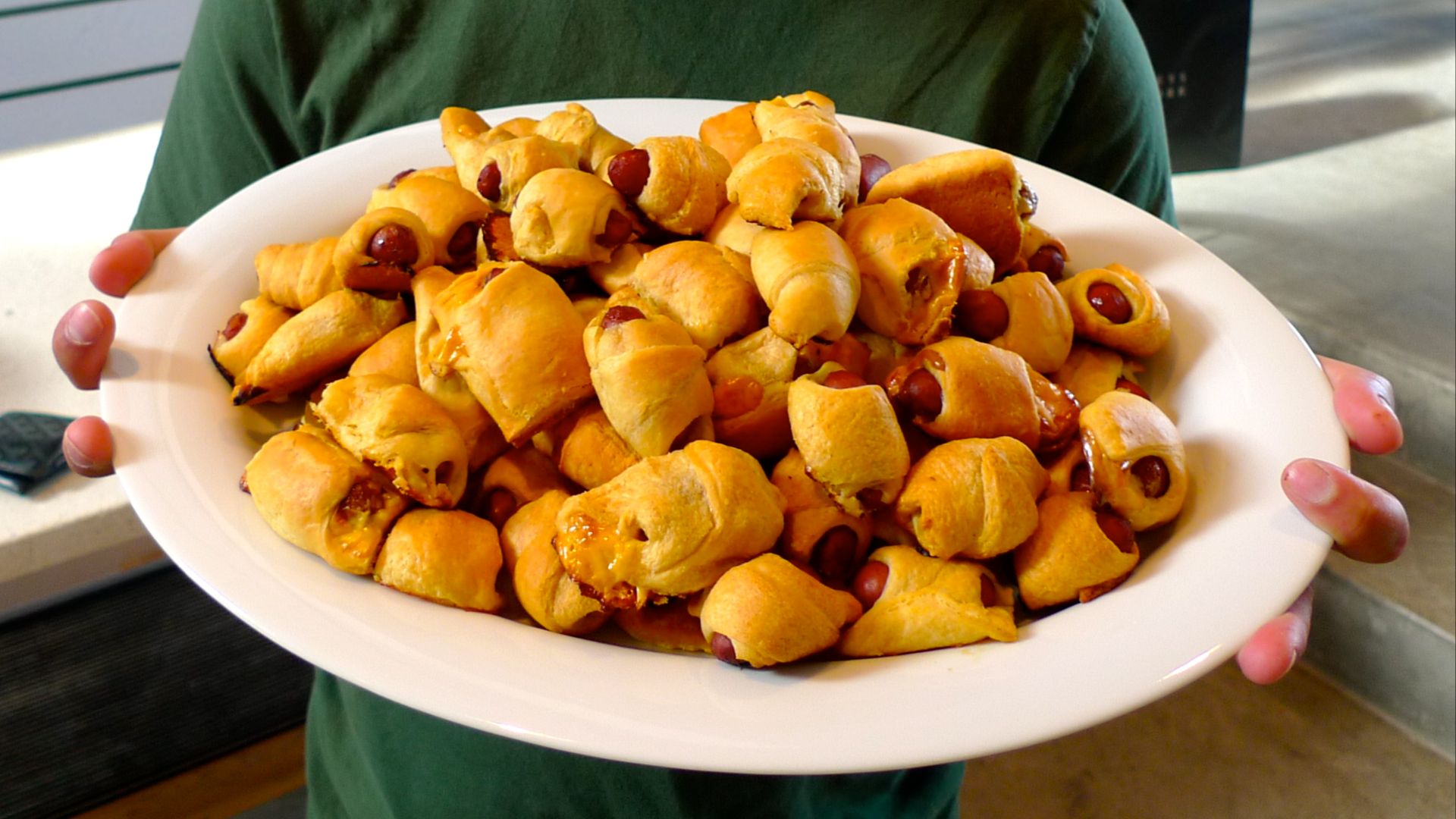 File:Bowl of pigs in a blanket.jpg