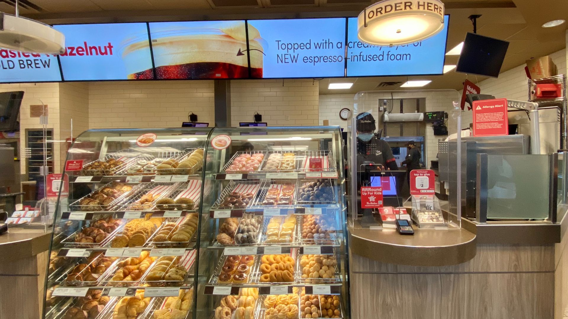 File:Tim Hortons, Calgary, Alberta province, Canada 🍁 April 2022 - 02.jpg