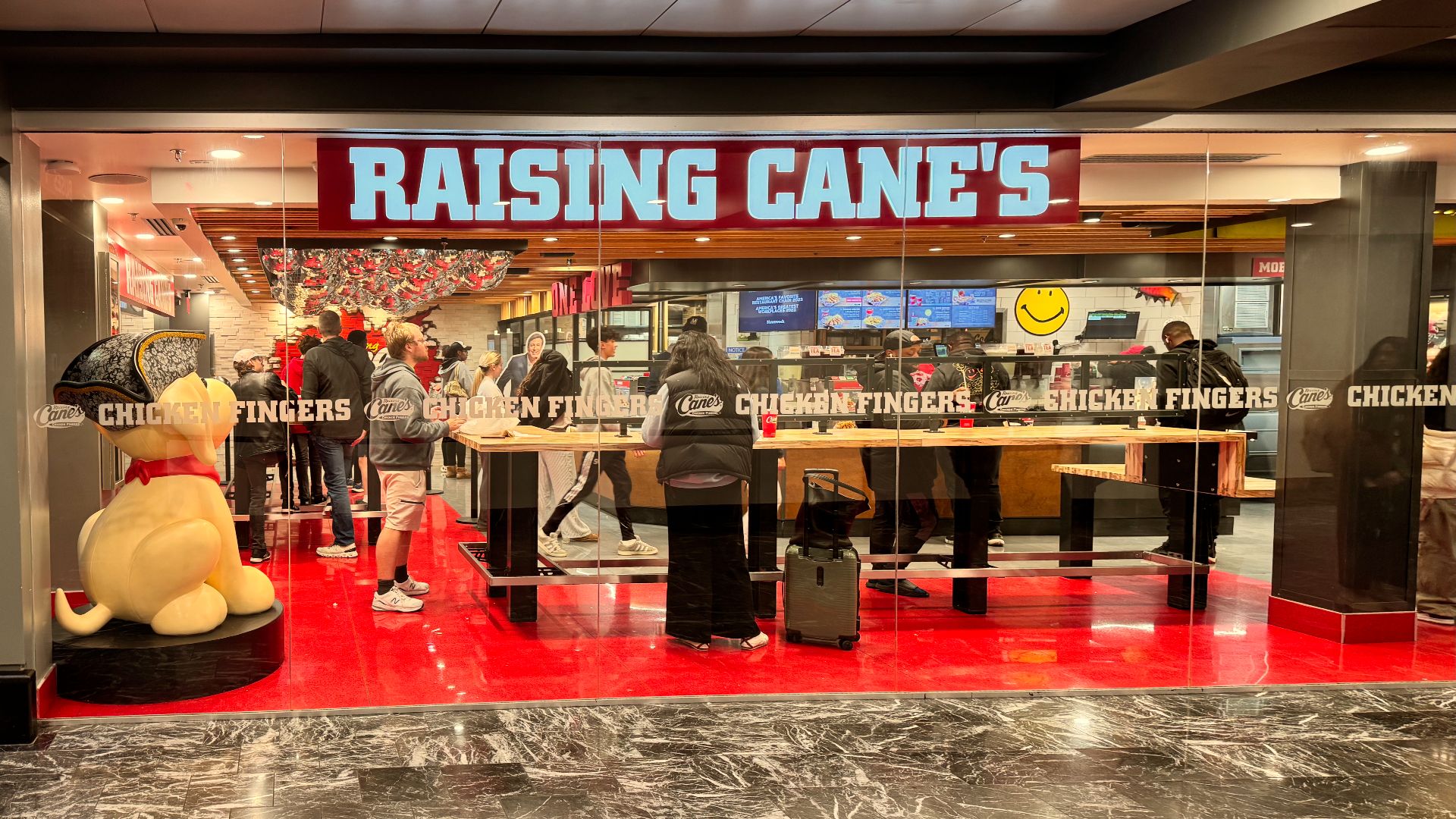 File:Raising Cane's Chicken Fingers restaurant at Union Station in Washington, D.C. 01.jpg