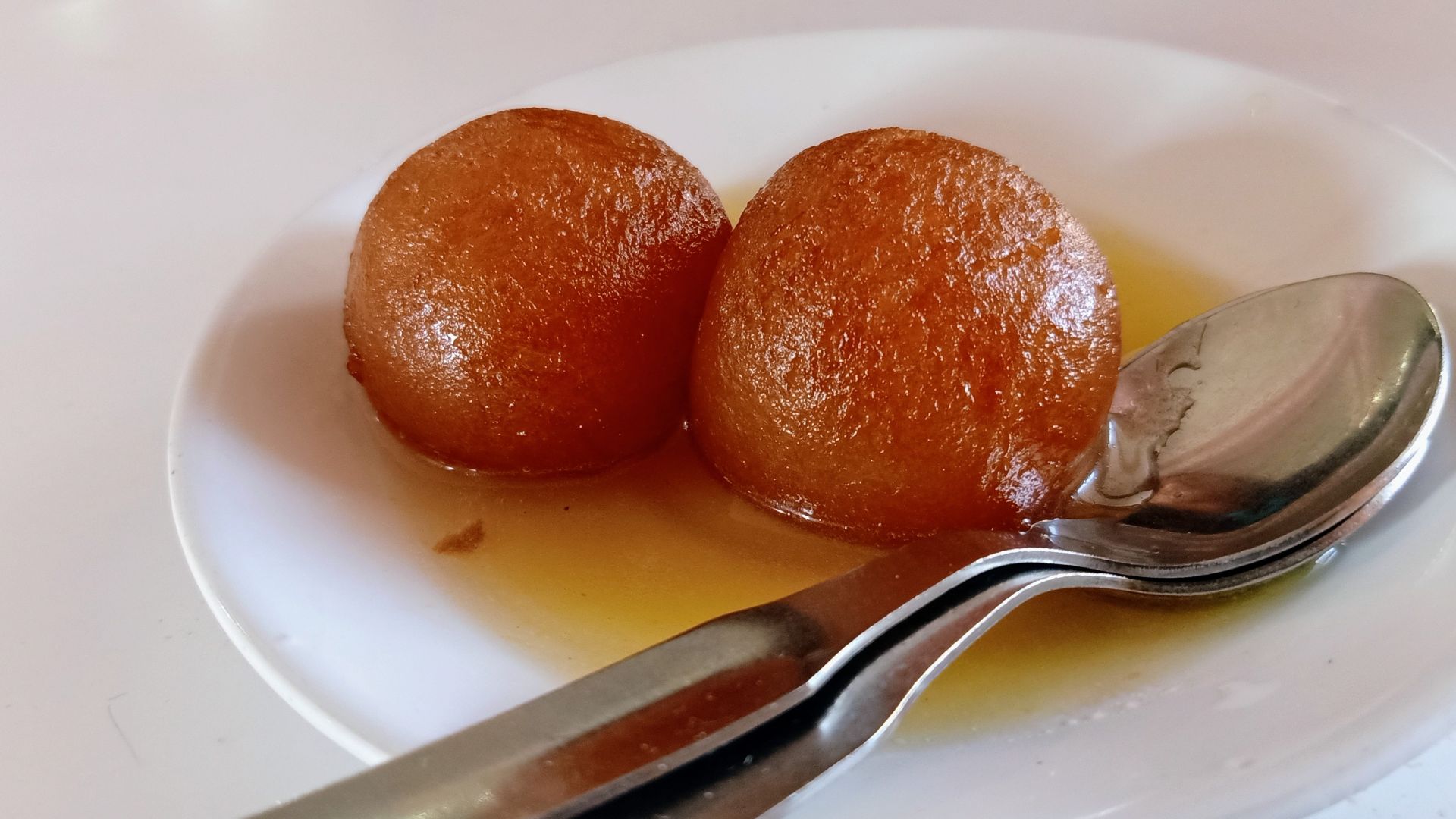 File:Two Gulab Jamun in a plate 01.jpg