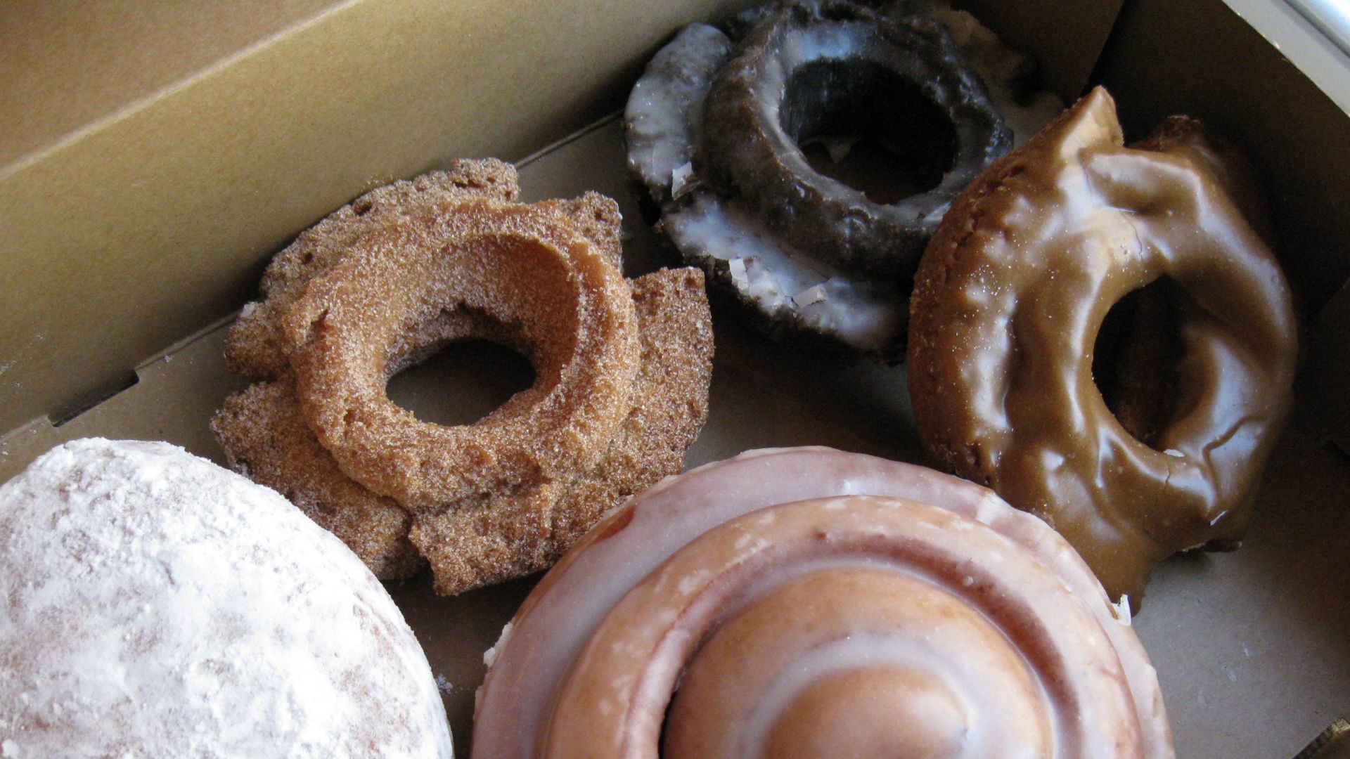 File:Variety of doughnuts with cinnamon roll.jpg