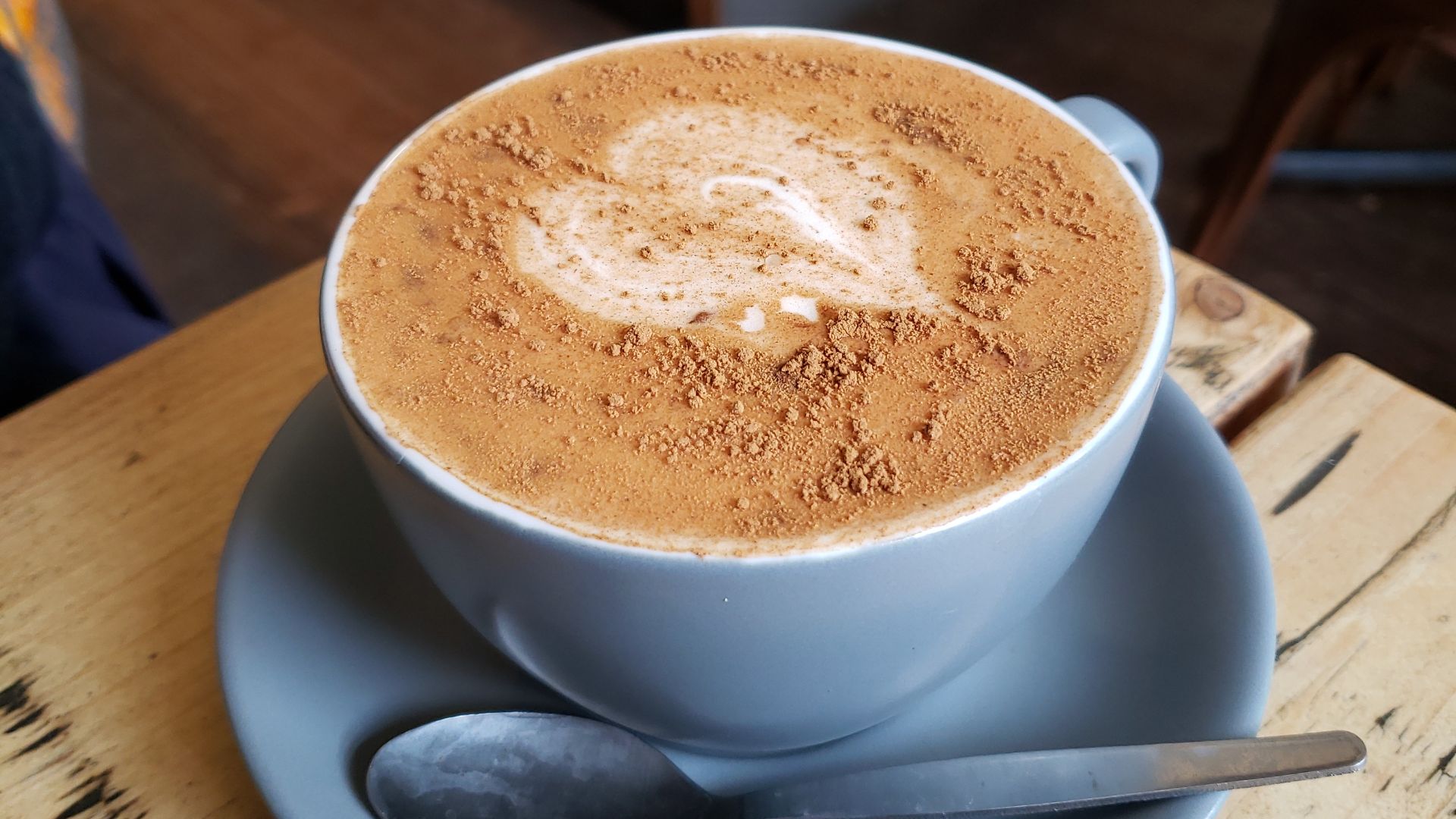 File:Chai latte - Cafe Coho, Queens Road, Brighton 2024-03-06.jpg