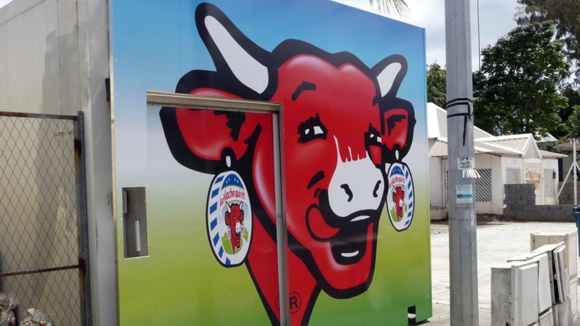 File:La Vache qui rit (3978898319).jpg