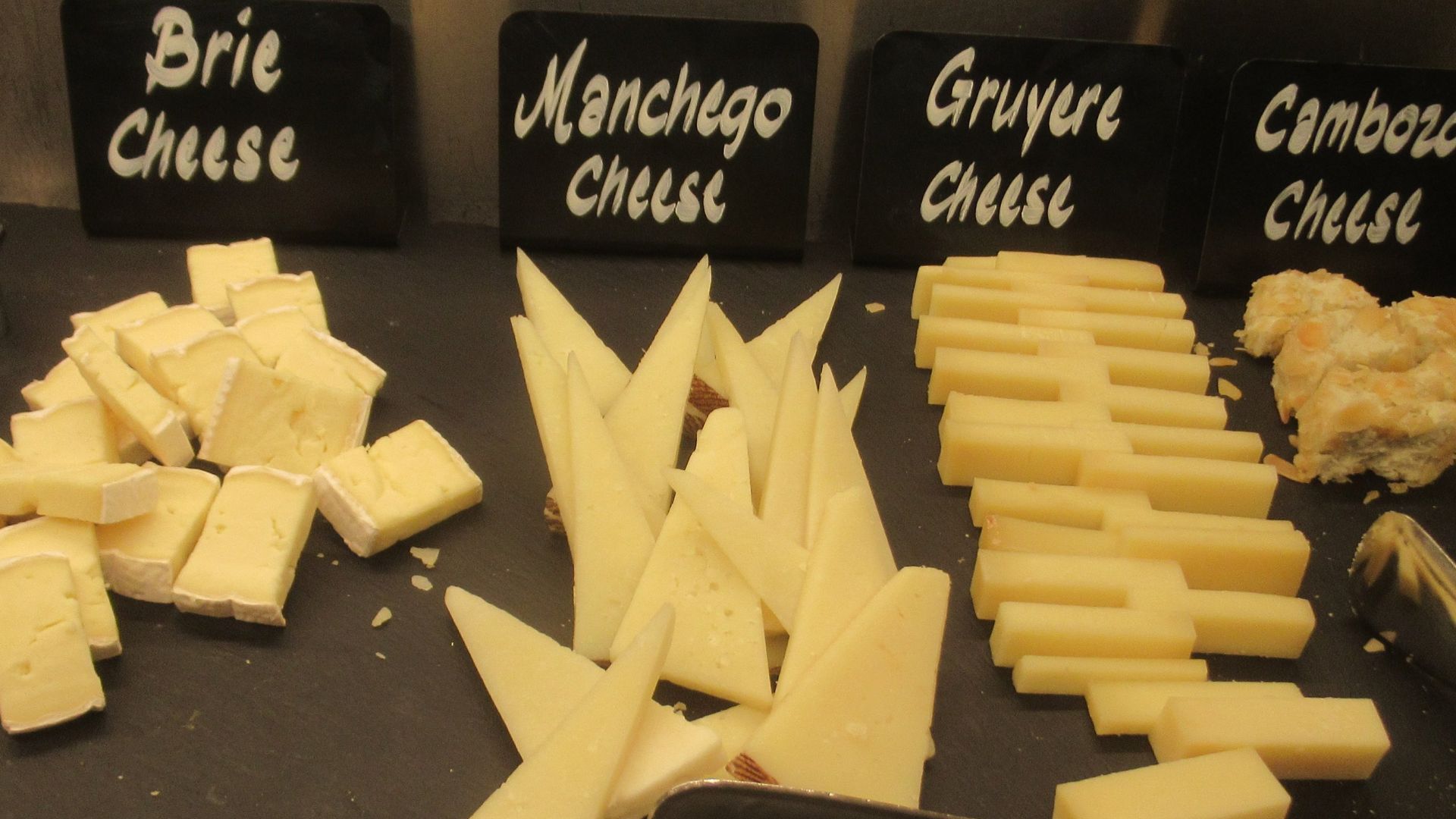 File:Manchego Cambozola Brie Gruyère cheese Fresh Buffet Solaire 23 January 2025 FilipinasB.jpg