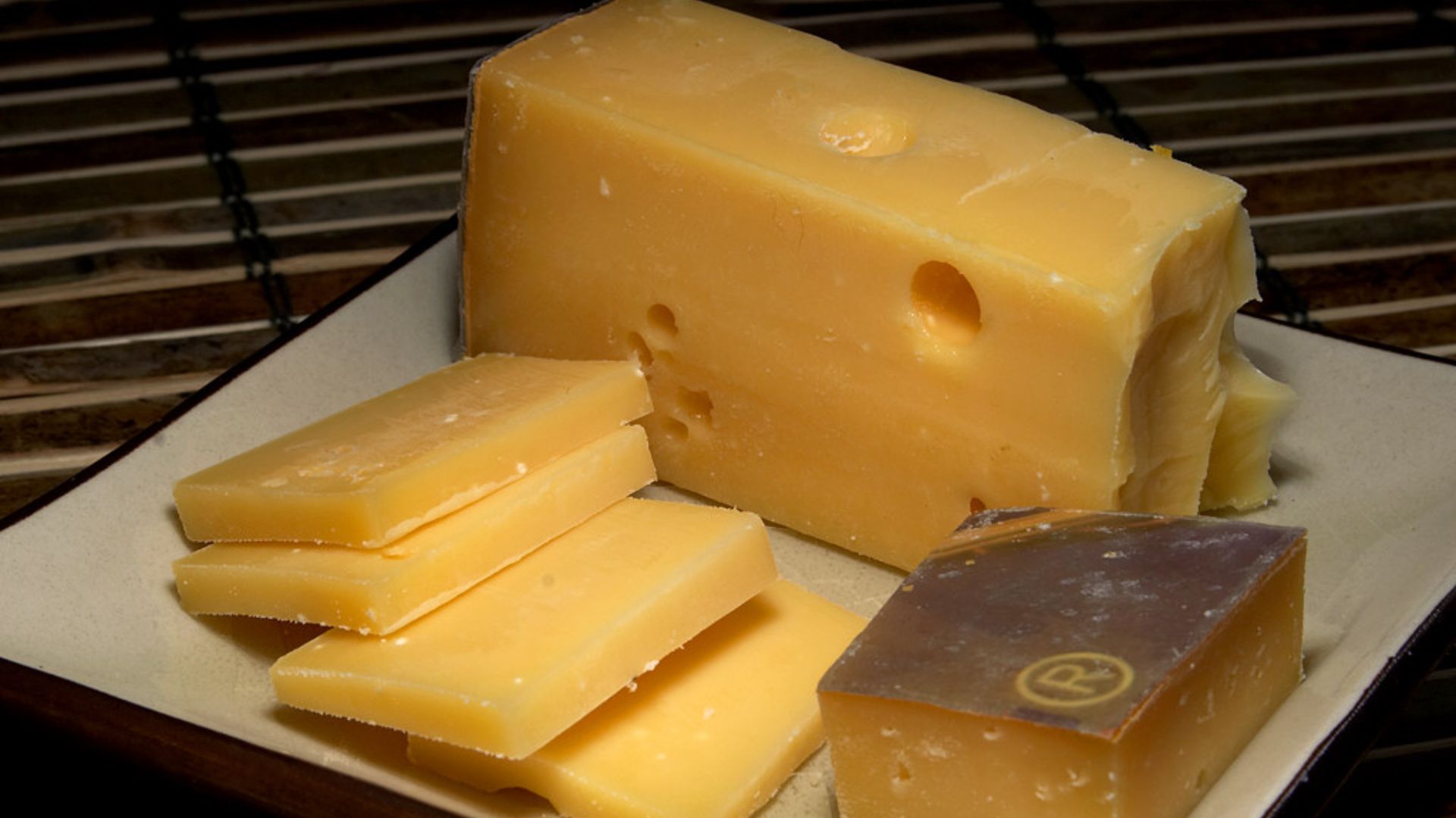 File:Cheese 43 bg 060106.jpg
