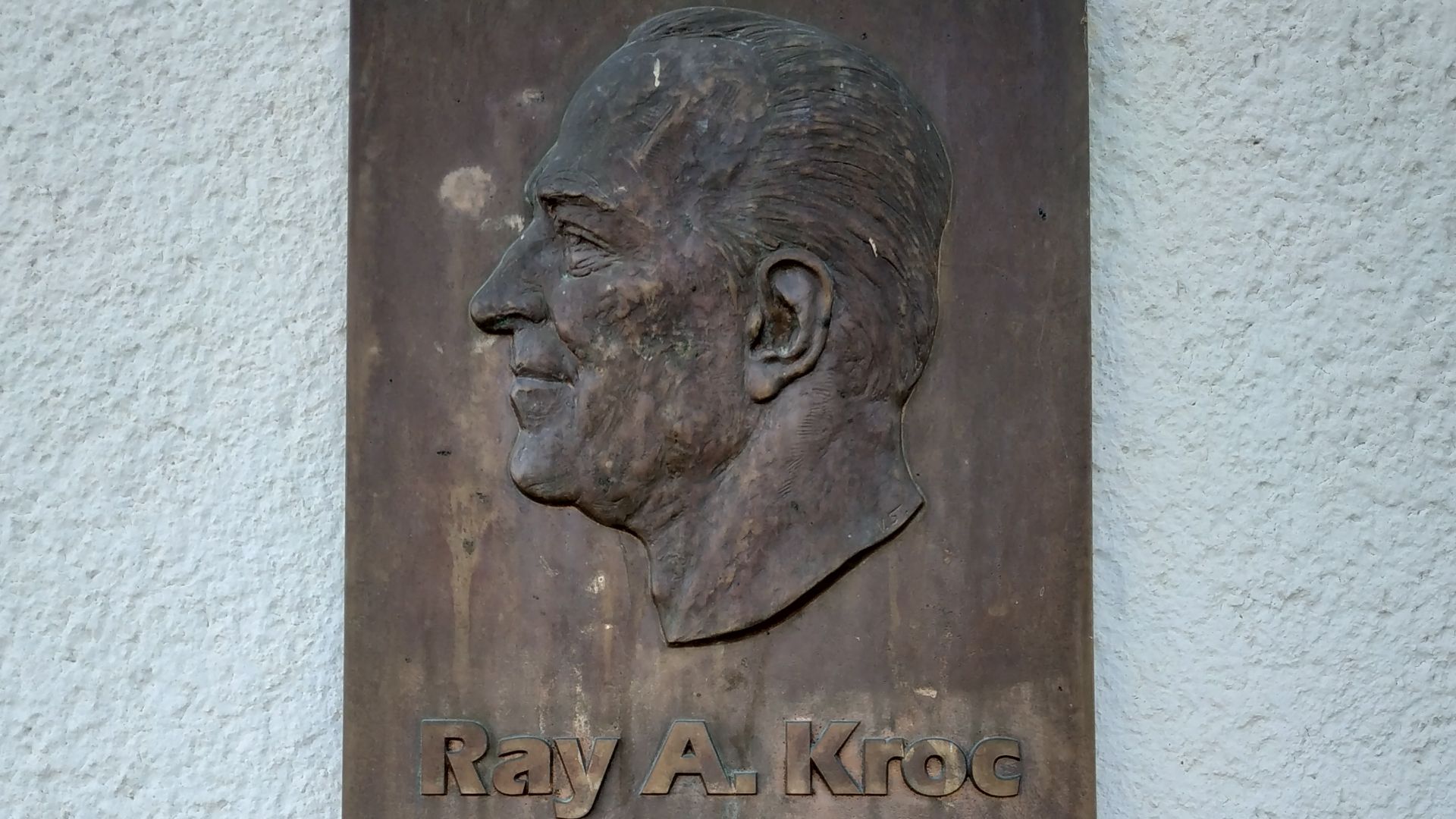 File:Pamětní deska R. A. Kroce ve Stupně.jpg