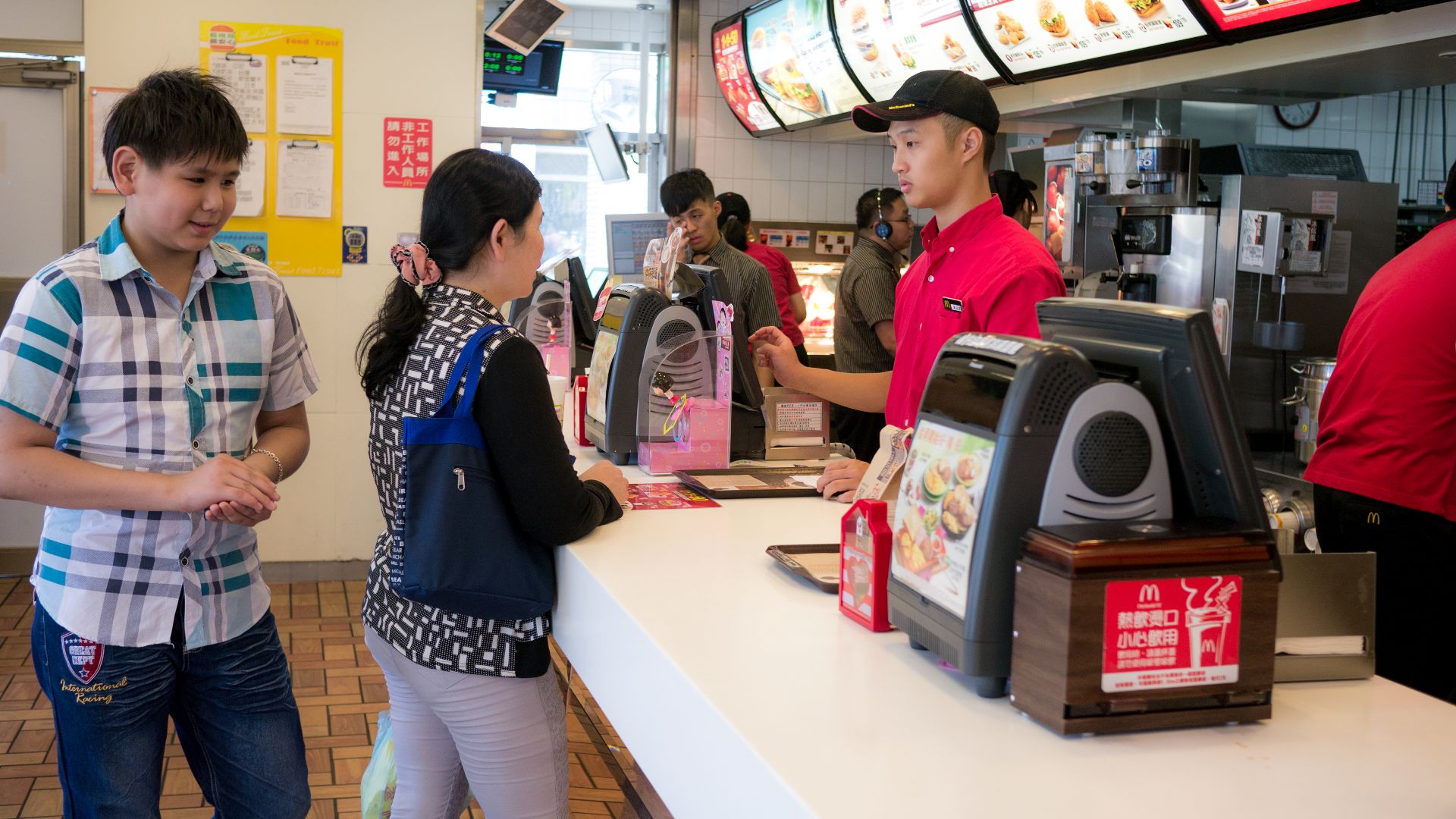 File:Ordering meals at a McDonald's restaurant in Taichung, Taiwan.jpg