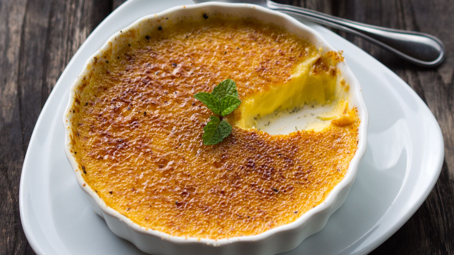 File:2014 0531 Crème brûlée Doi Mae Salong (cropped).jpg
