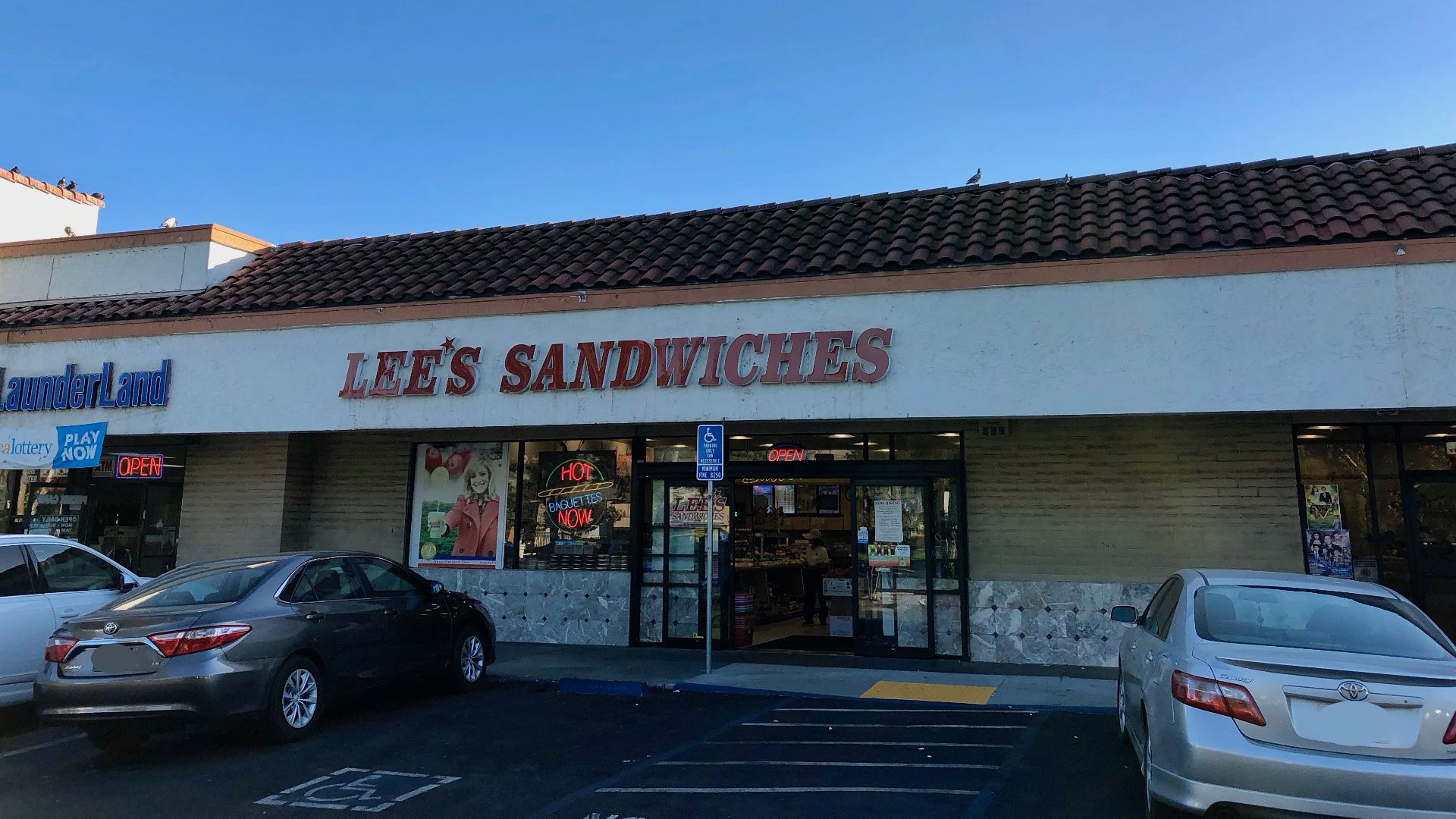 File:Lee's Sandwiches King Road.jpg