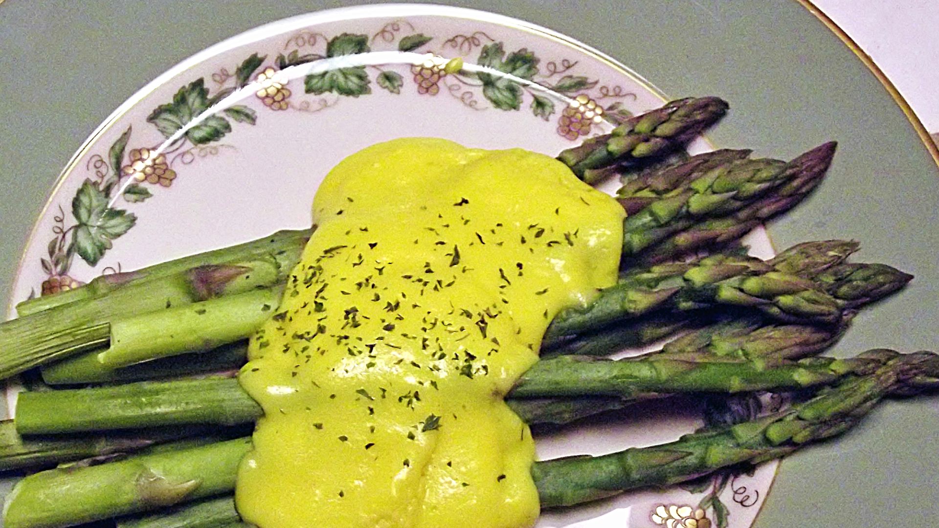 File:Fresh Asparagus and hollandaise.jpg