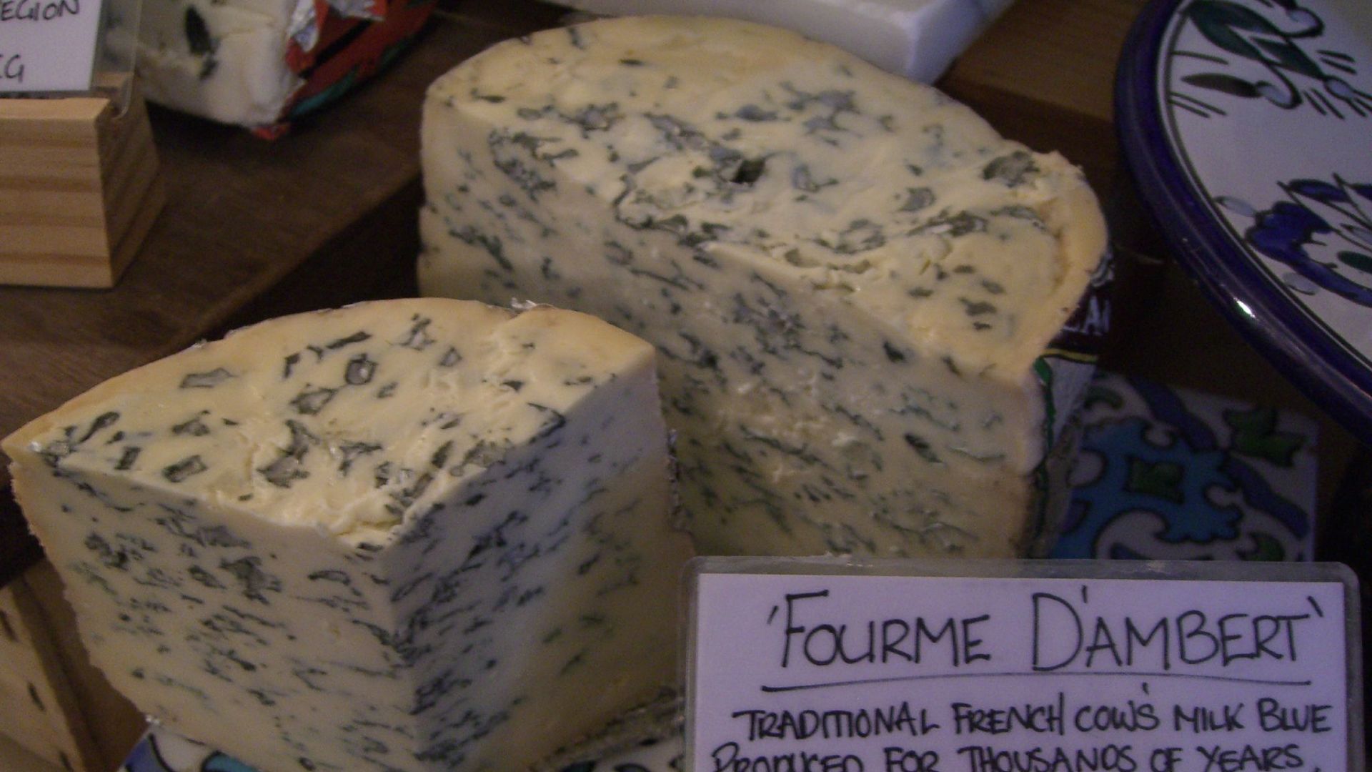 File:Fourme D'Ambert AUD68 per kg - Wine and Cheese Providores.jpg