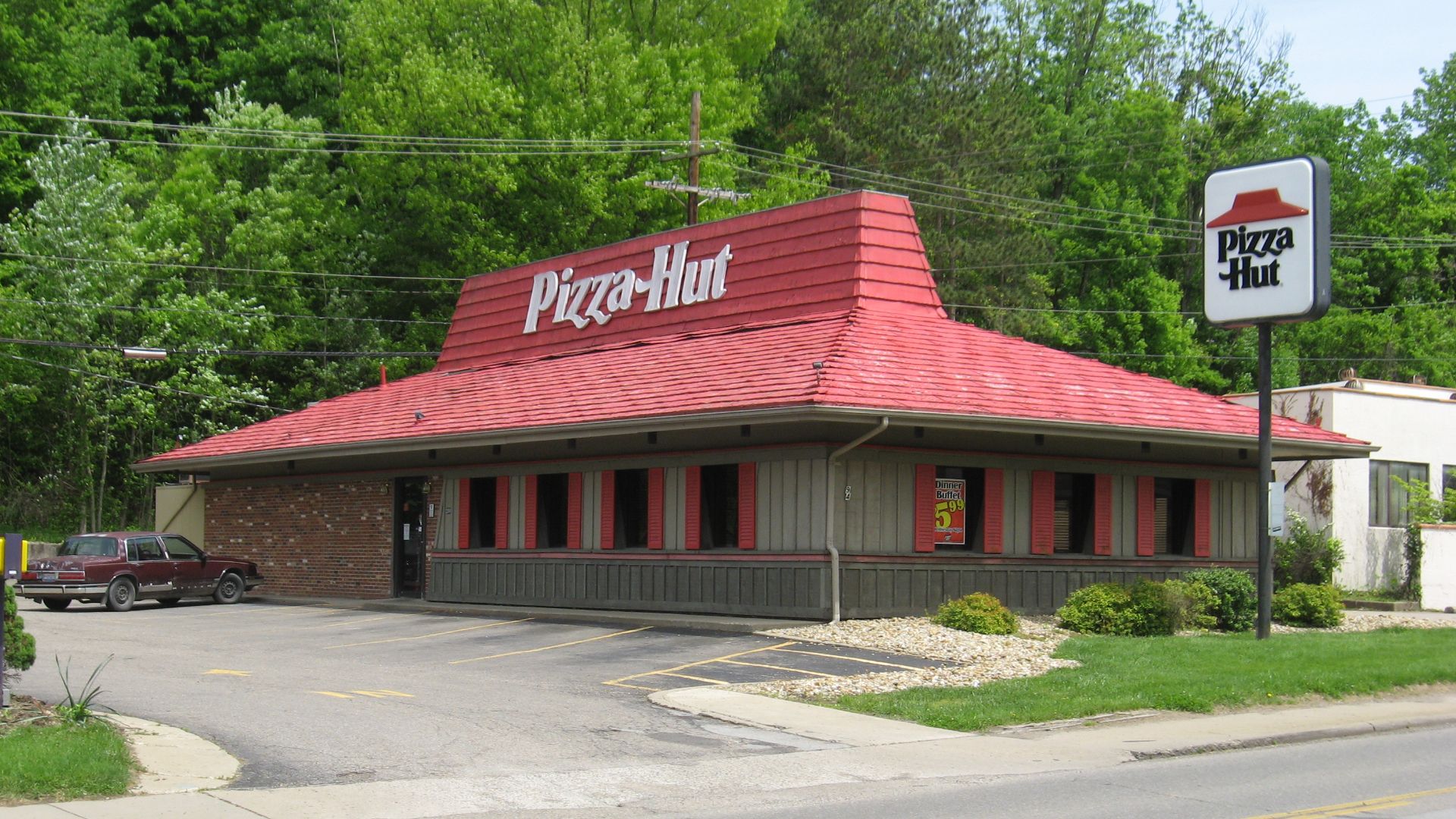 File:Pizza Hut Athens OH USA.JPG