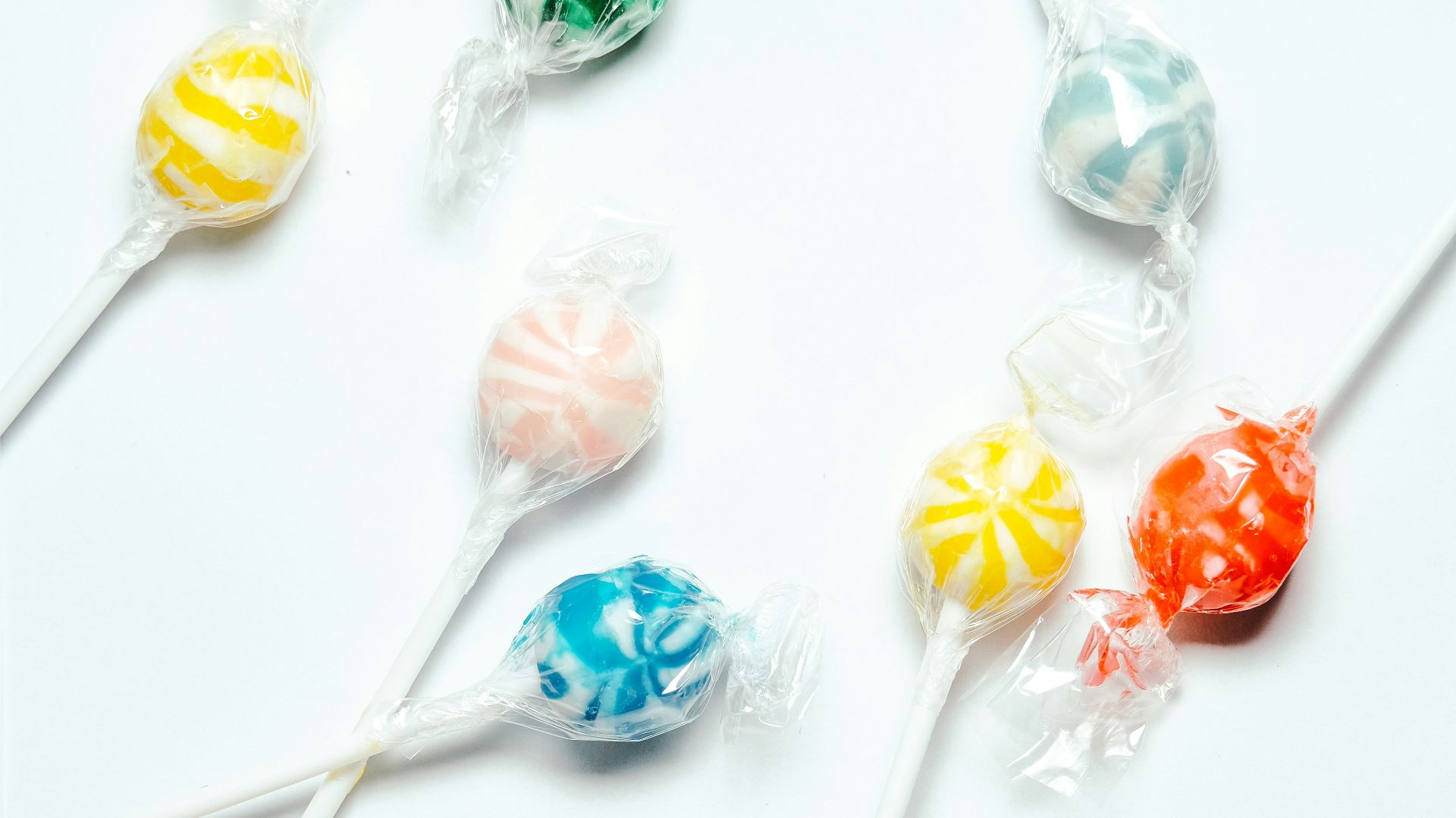 red green blue and yellow candies