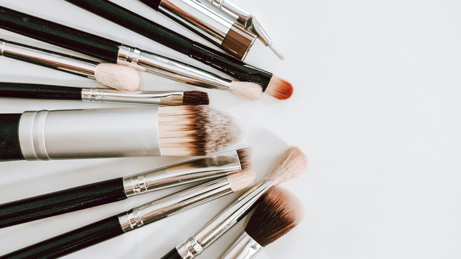 black and brown makeup brush set