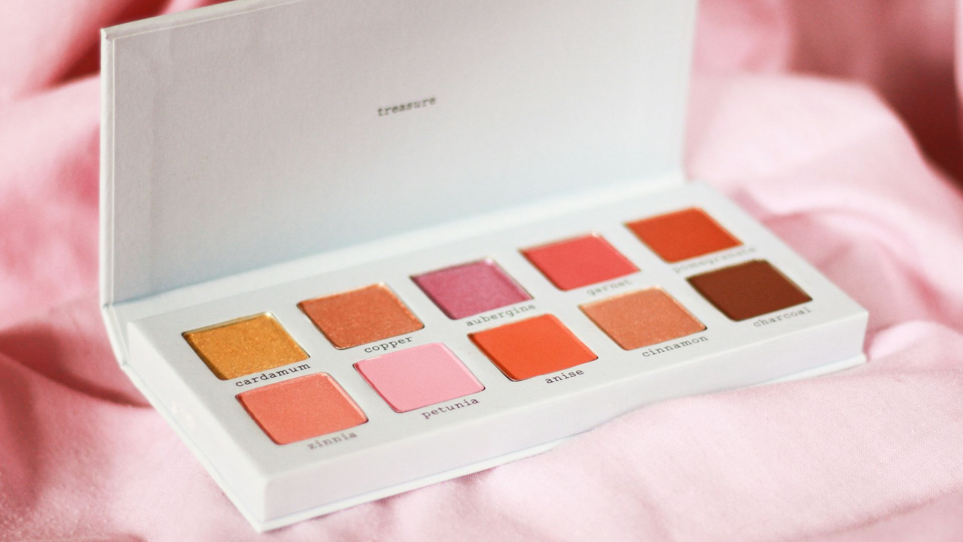 white and brown eyeshadow palette