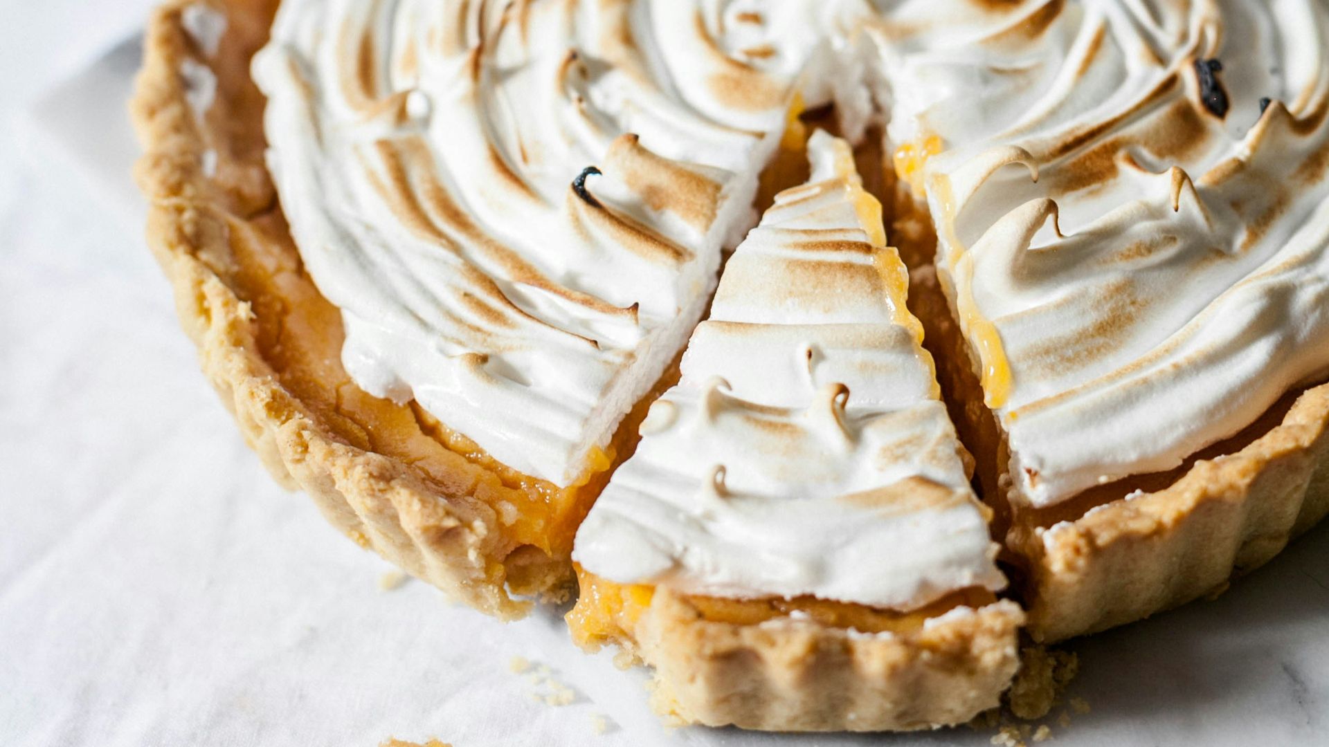 round sliced pie with cream