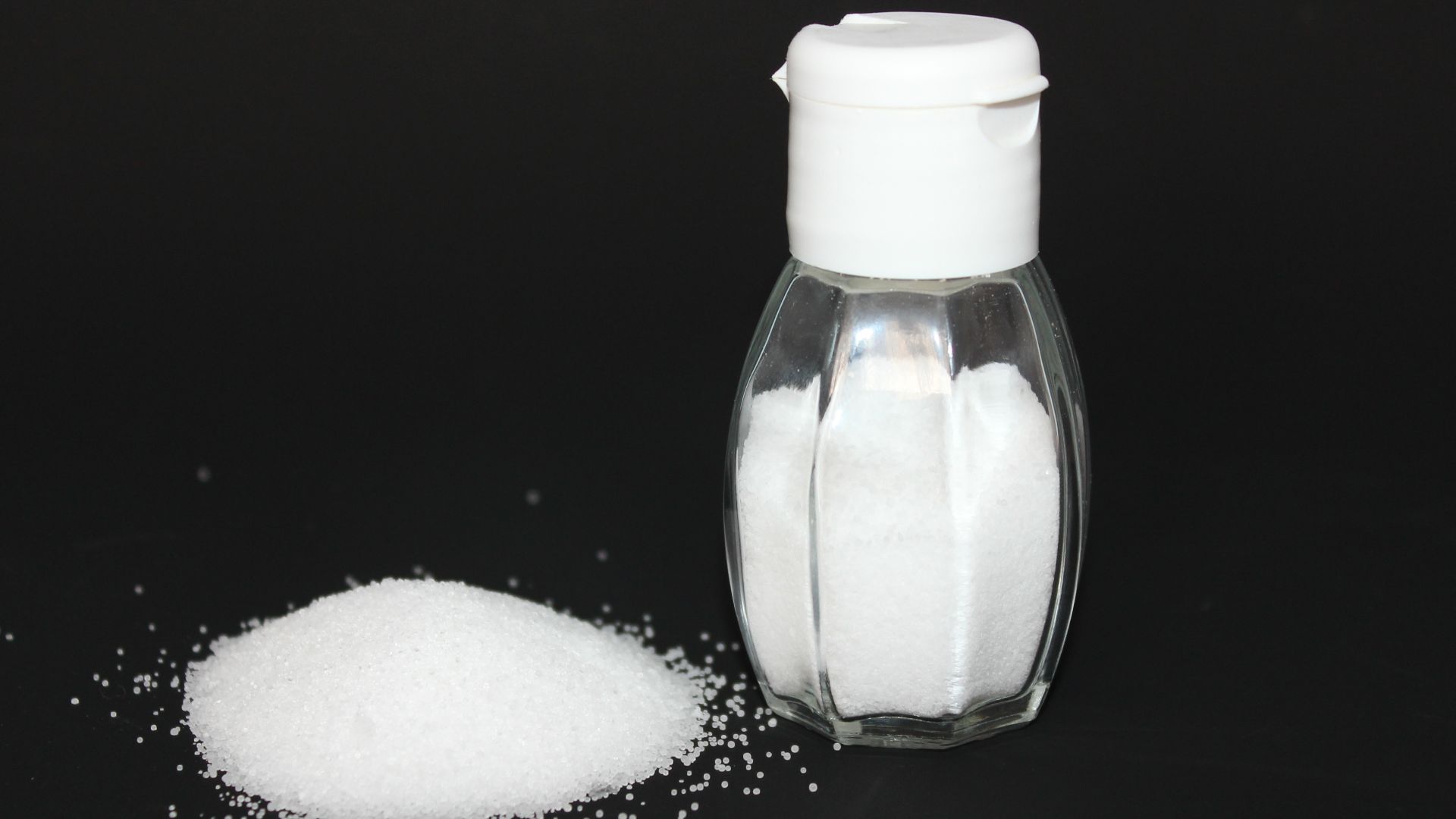 File:Table salt with salt shaker V1.jpg