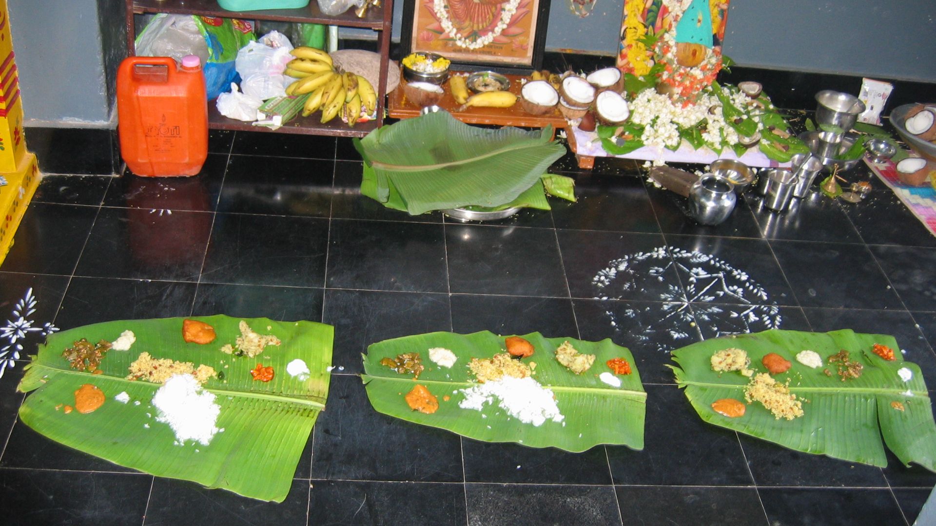 File:Prasadam on banana leaves.jpg