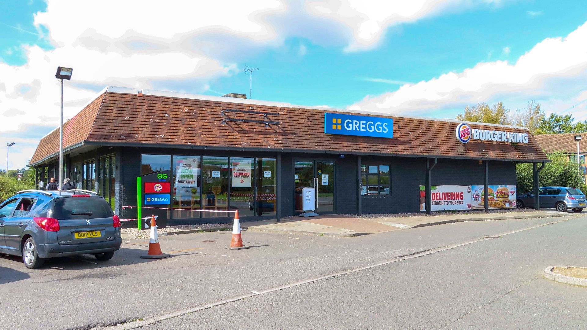 File:Greggs and Burger King in the Thorpe on the Hill services - geograph.org.uk - 6602087.jpg