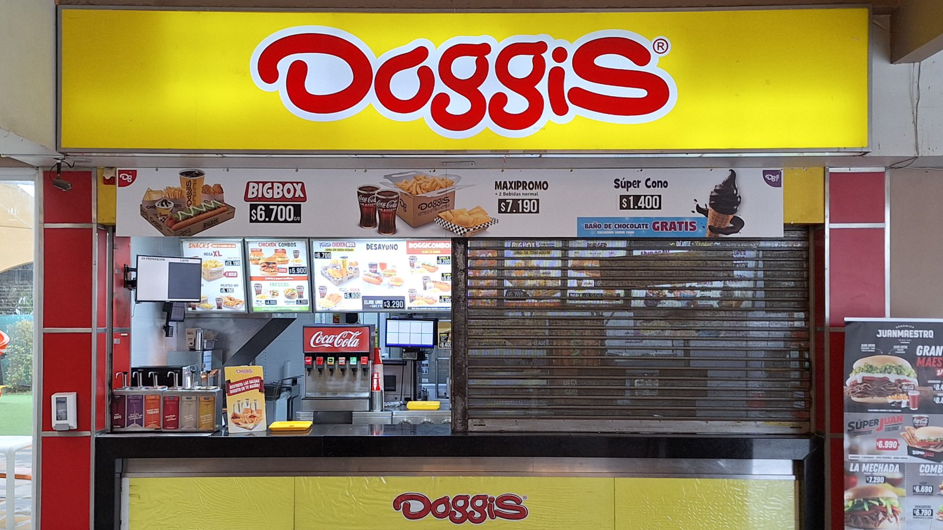 File:Doggis, Limache 20240620.jpg