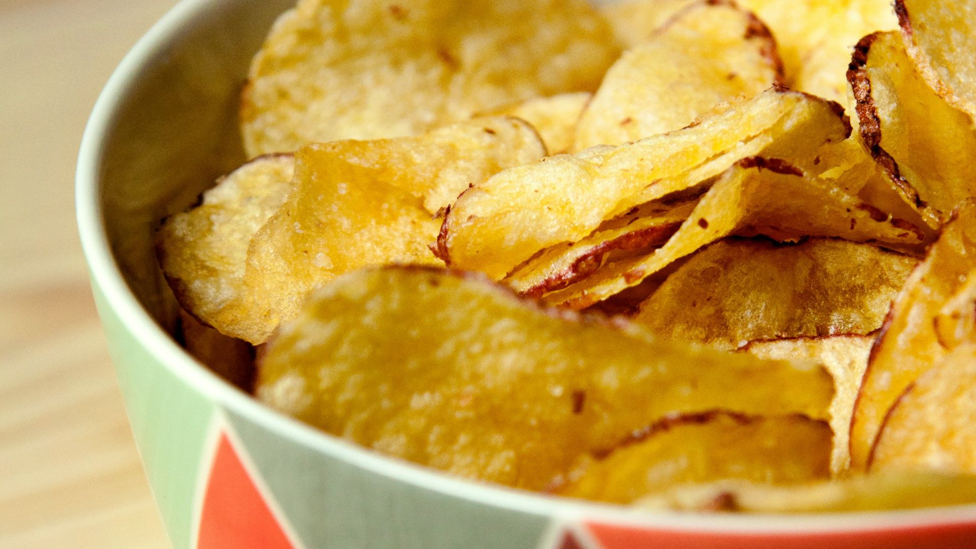 potato chips in bowl